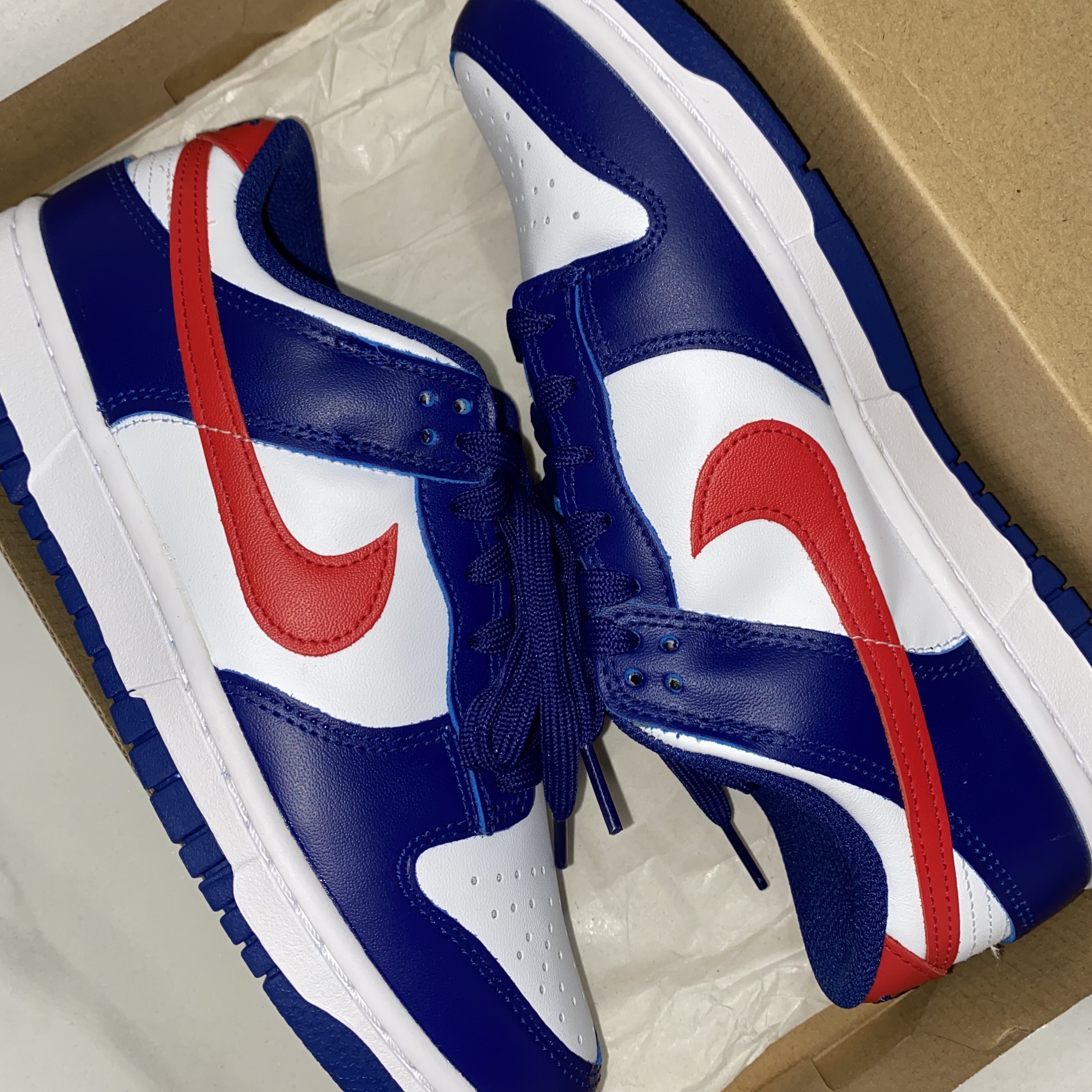 (W) Nike Dunk Low White and University Red 착용 스타일