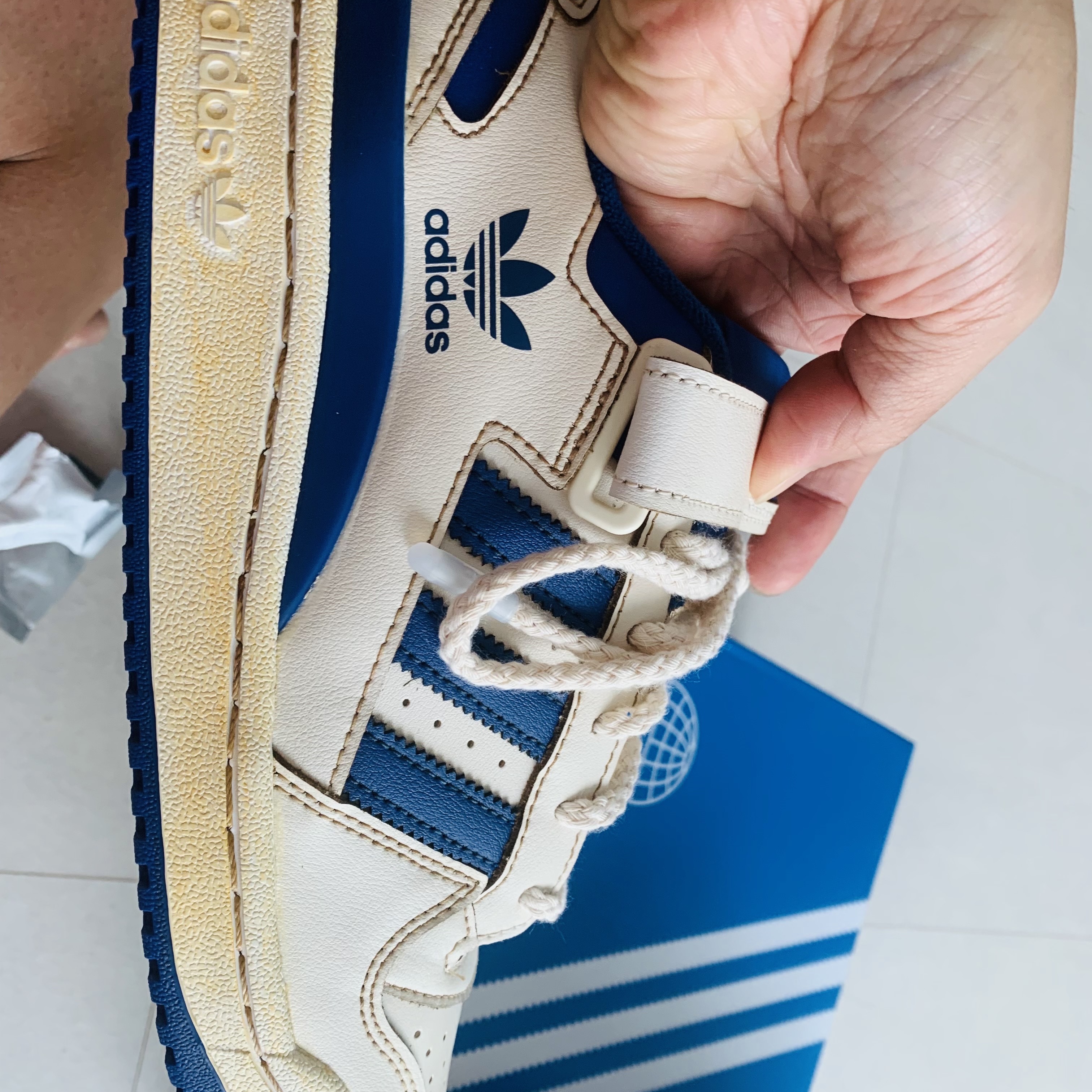 Adidas Forum Low White Royal Blue 착용 스타일 - 3