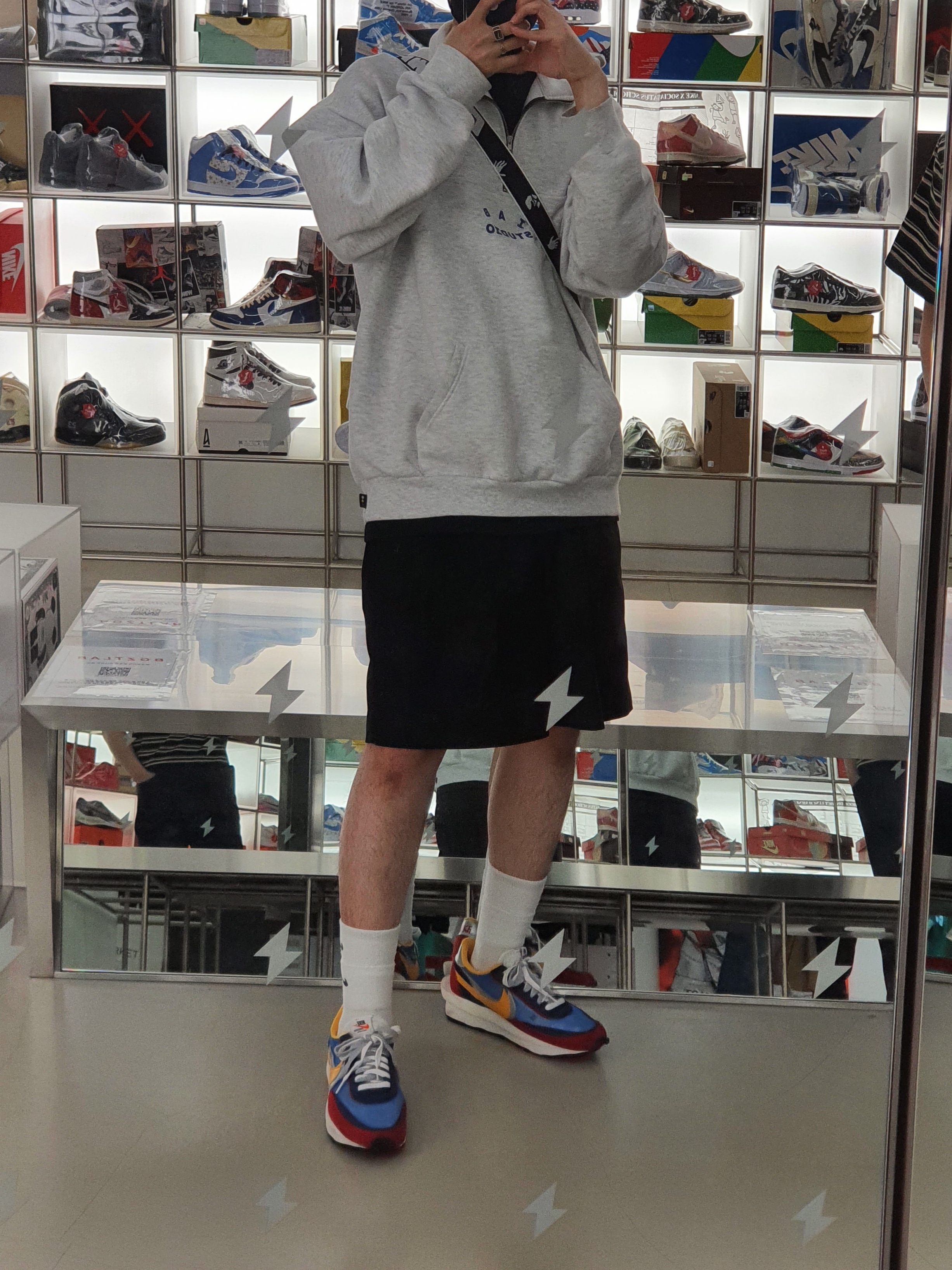 Nike x Sacai LDWaffle Blue Multi, Nike x Matthew M Williams NRG Socks White 착용 스타일