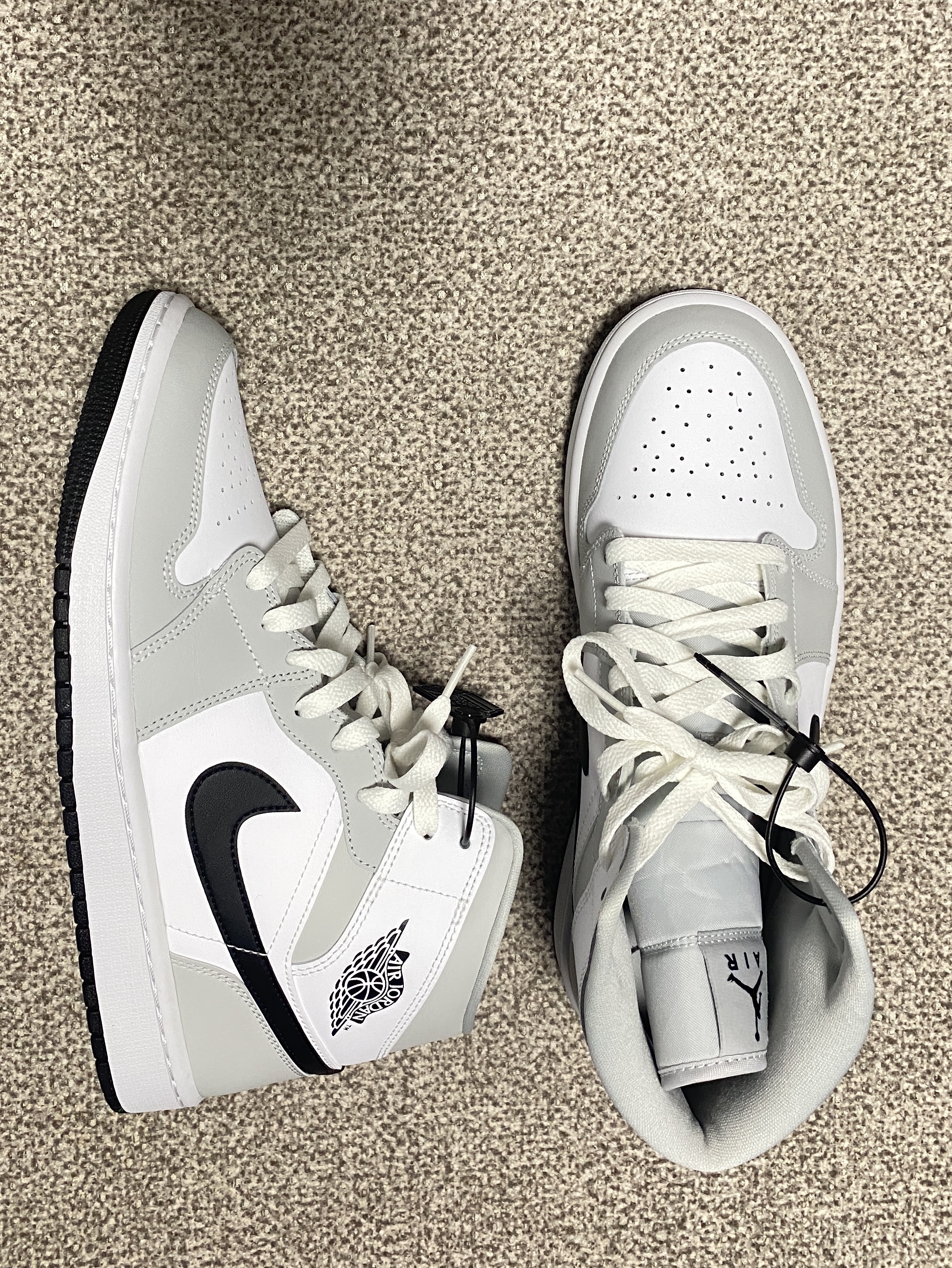 (W) Jordan 1 Mid Grey Fog 착용 스타일 - 2