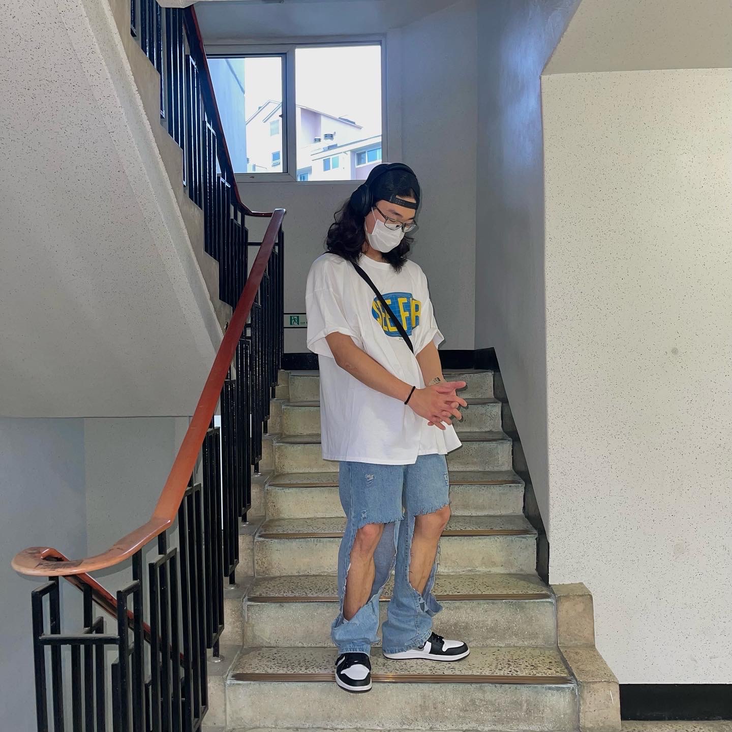 Jordan 1 Low Black Particle Grey 착용 스타일 - 1