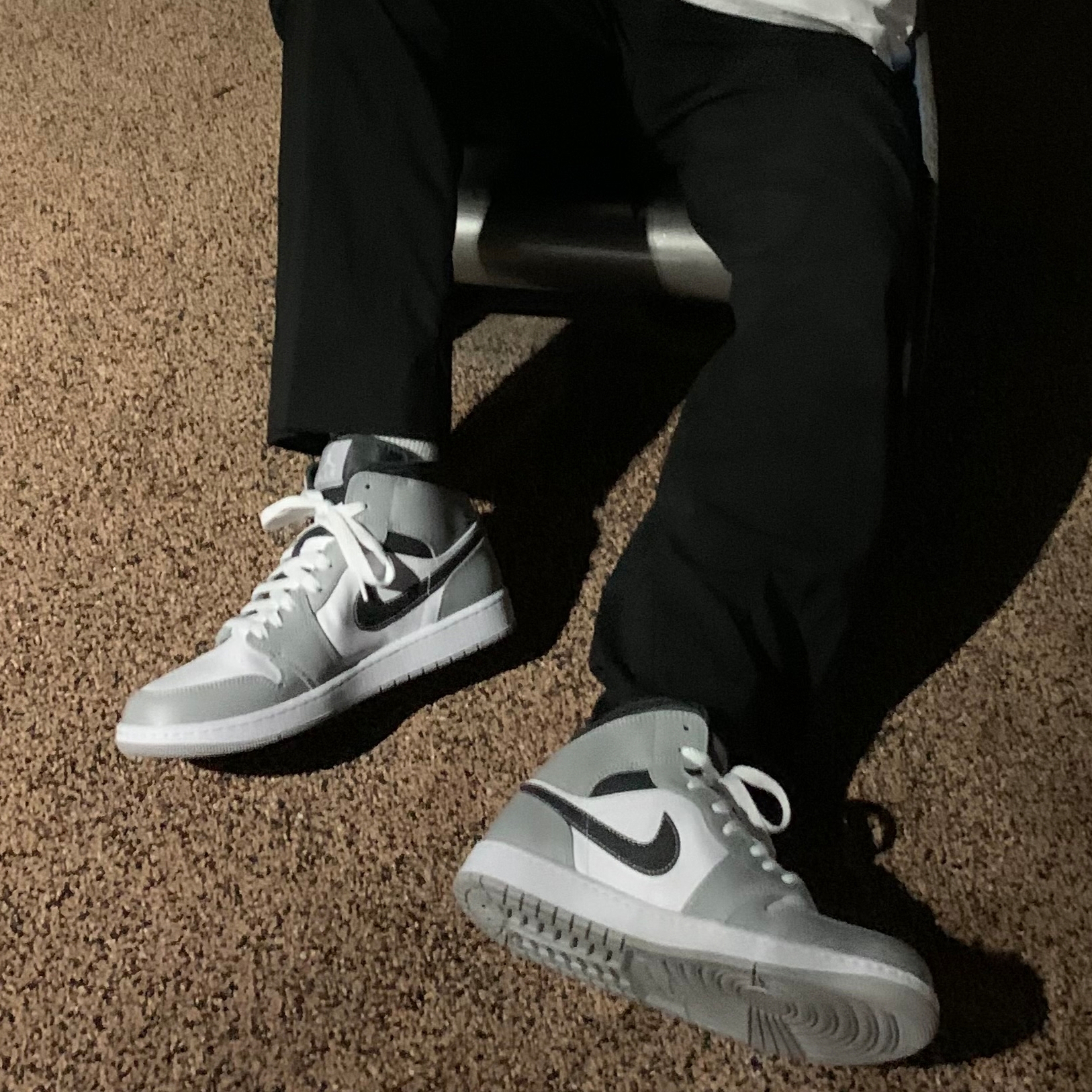 Jordan 1 Mid Light Smoke Grey Anthracite 착용 스타일
