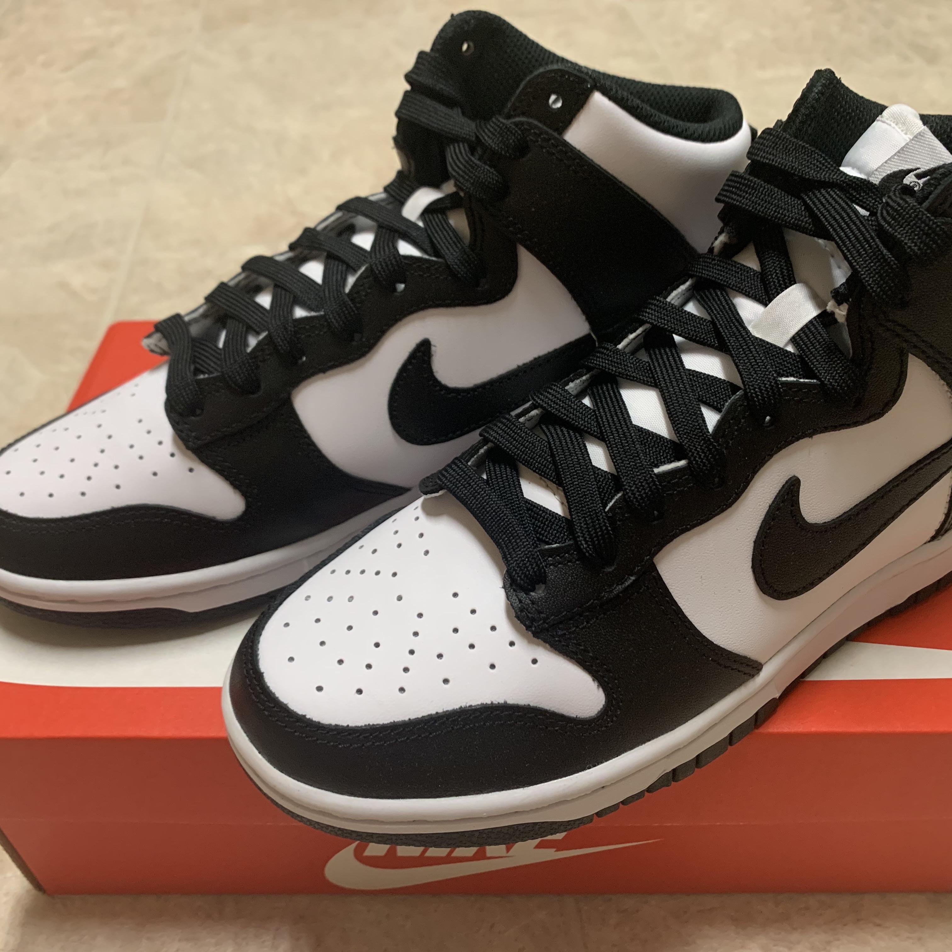 Nike Dunk High Retro Championship White 착용 스타일