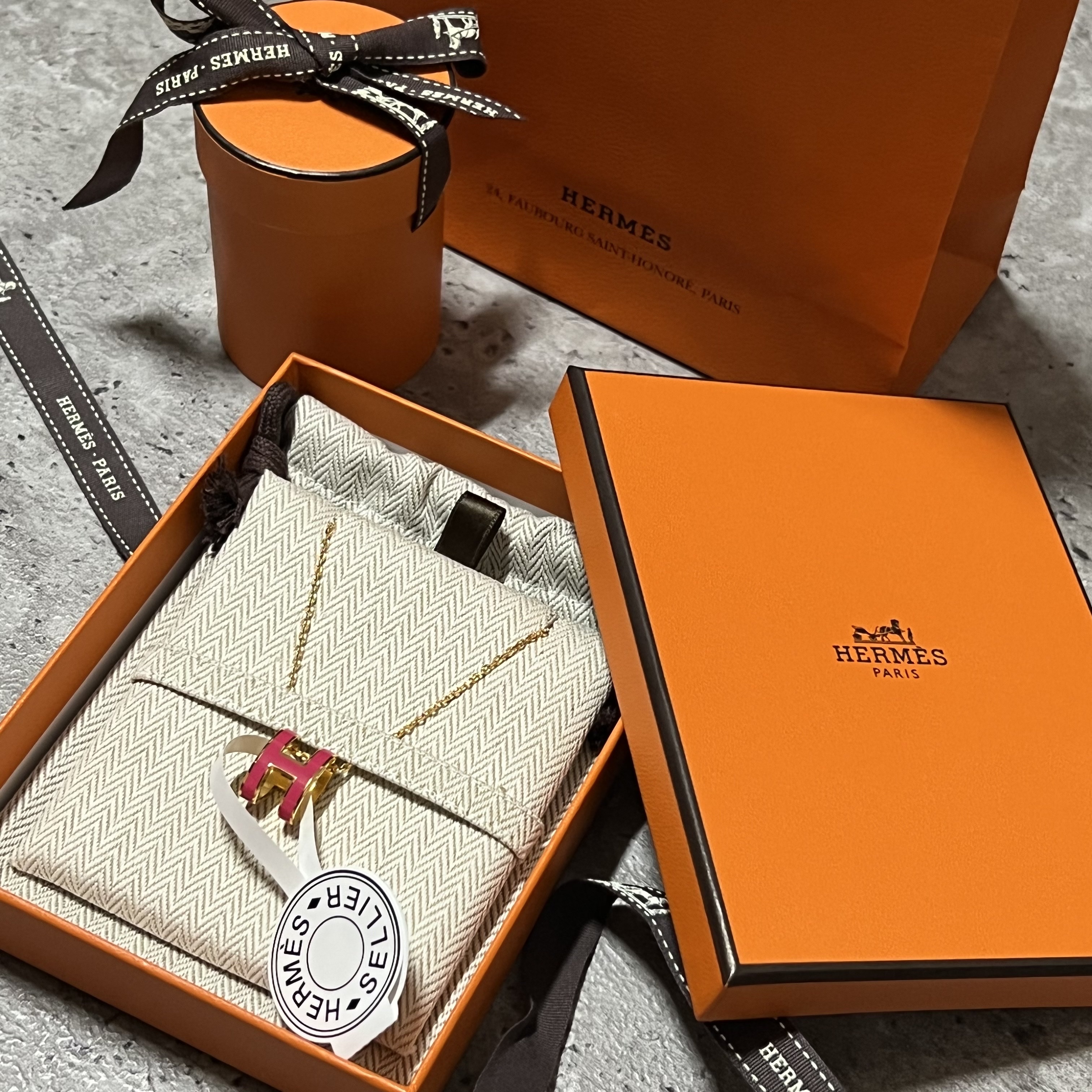 (W) Hermes Pop H Pendant Gold & Rose Extreme 착용 스타일 - 1