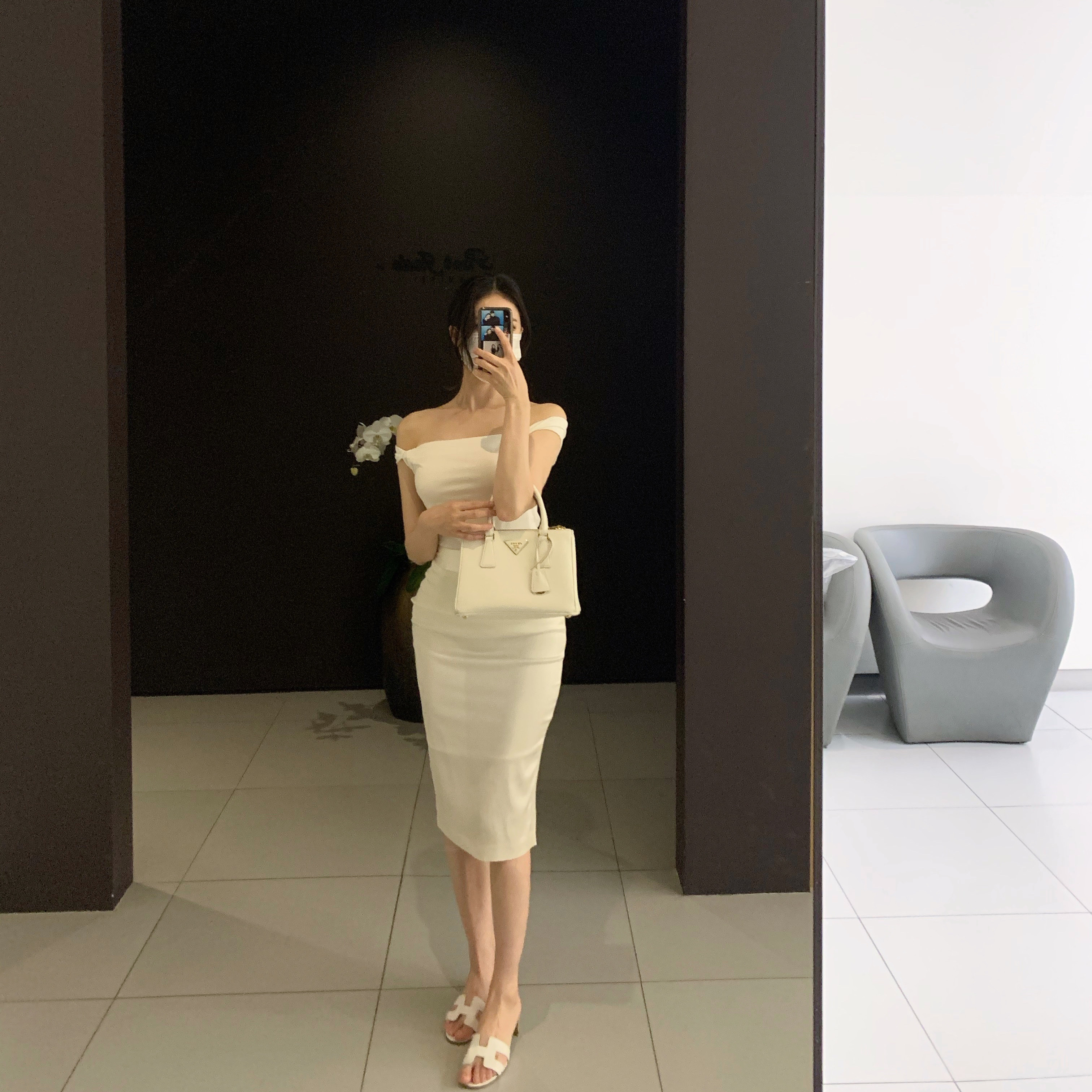 (W) Hermes Oasis Sandal Calfskin & Blanc Piqures Havane 착용 스타일