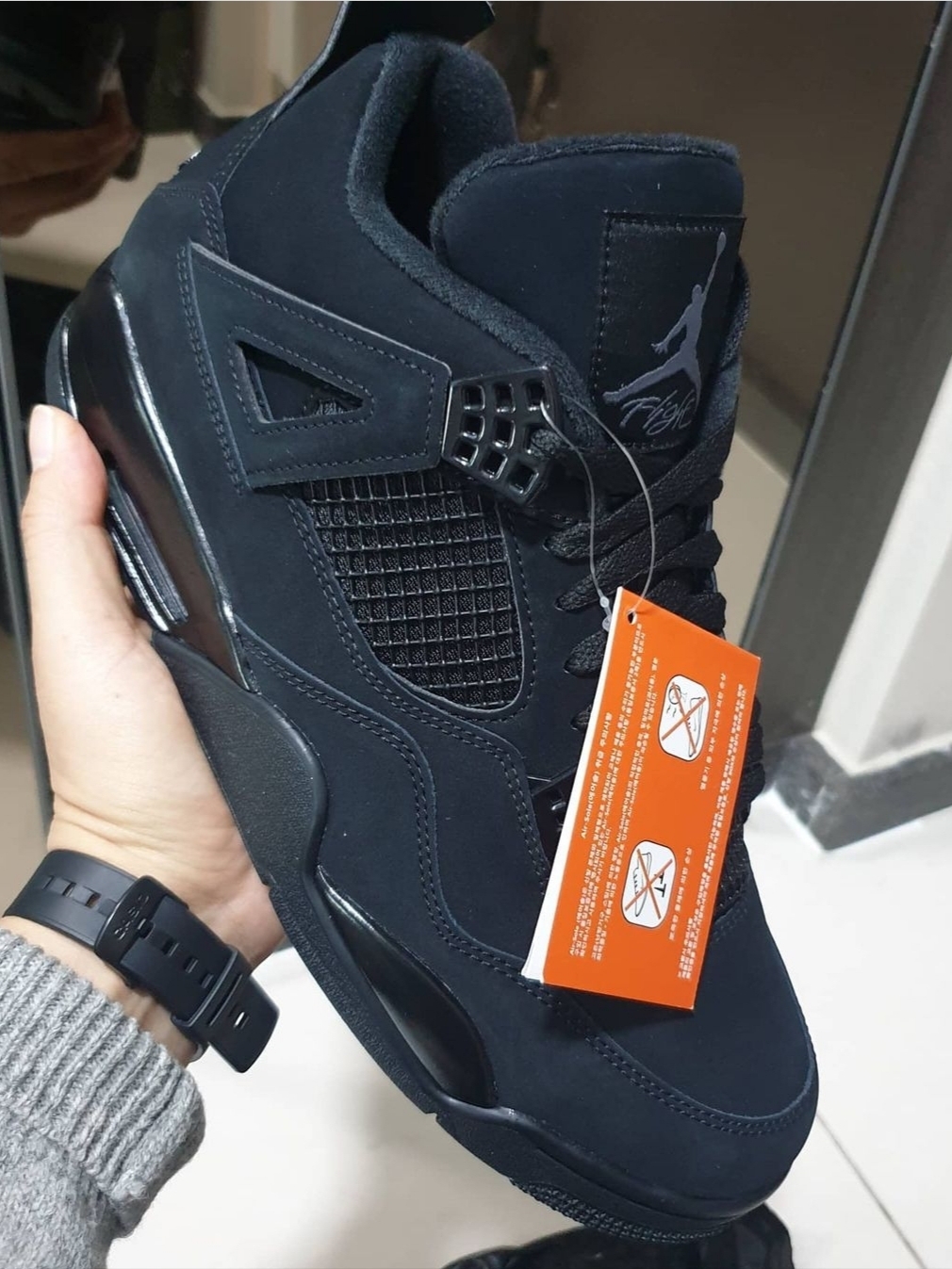 Jordan 4 Retro Black Cat 2020, Play Comme des Garcons Black Heart Knit Cardigan Grey 착용 스타일 - 1