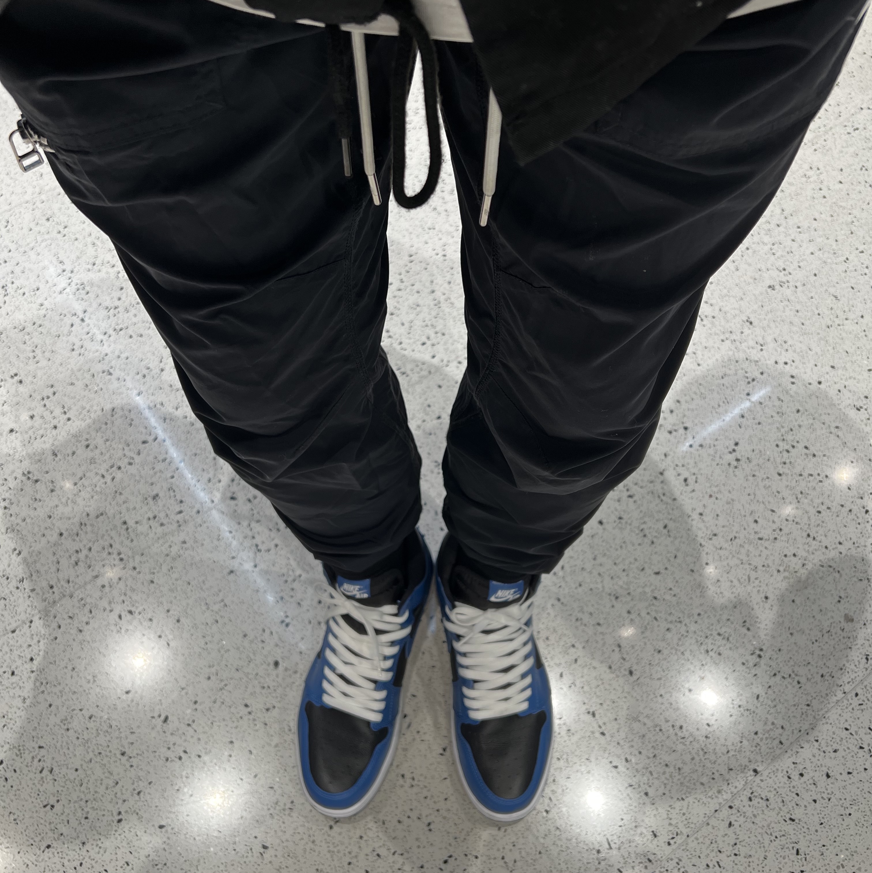 Jordan 1 Retro High OG Dark Marina Blue 착용 스타일 - 1