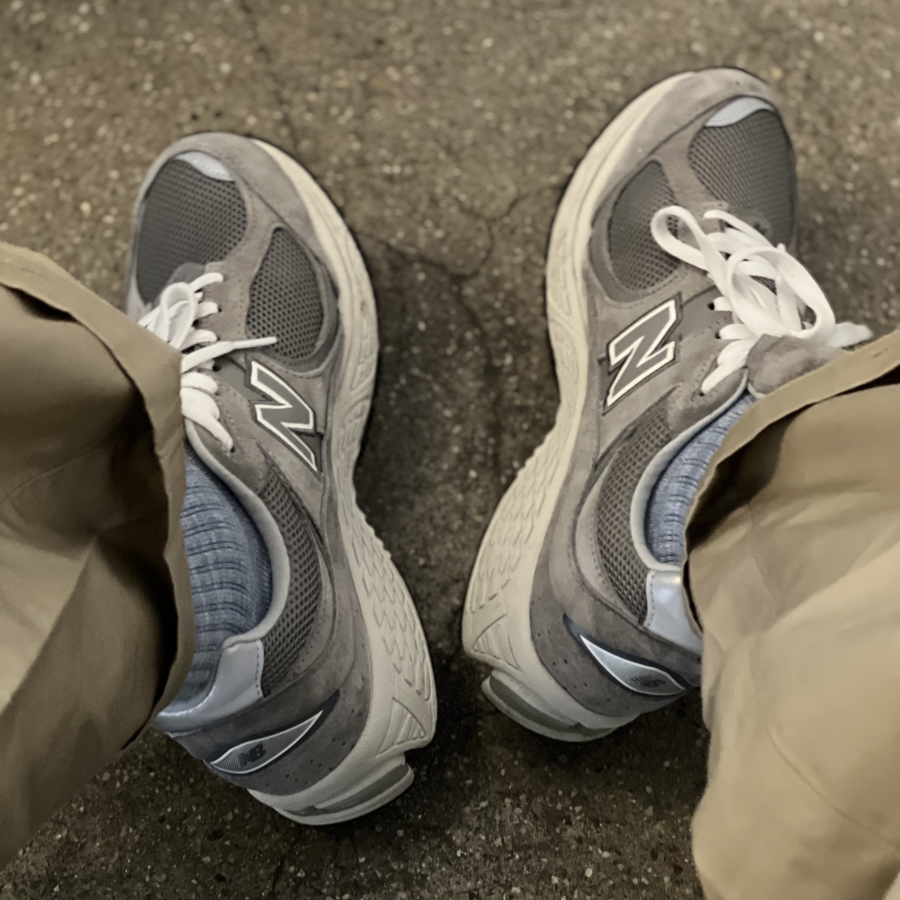 New Balance 2002R Grey 착용 스타일