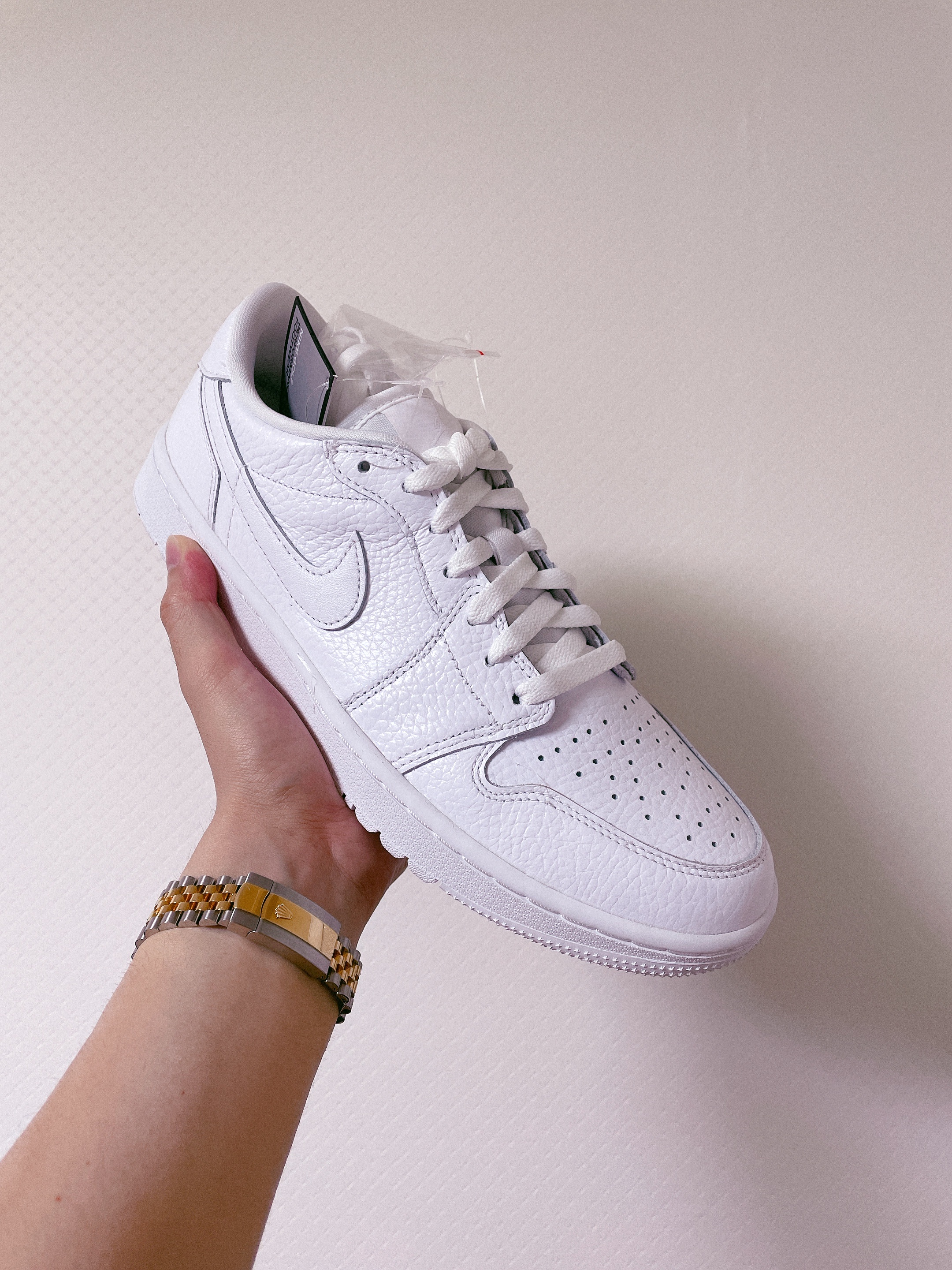 Jordan 1 Low Golf Triple White 착용 스타일 - 1