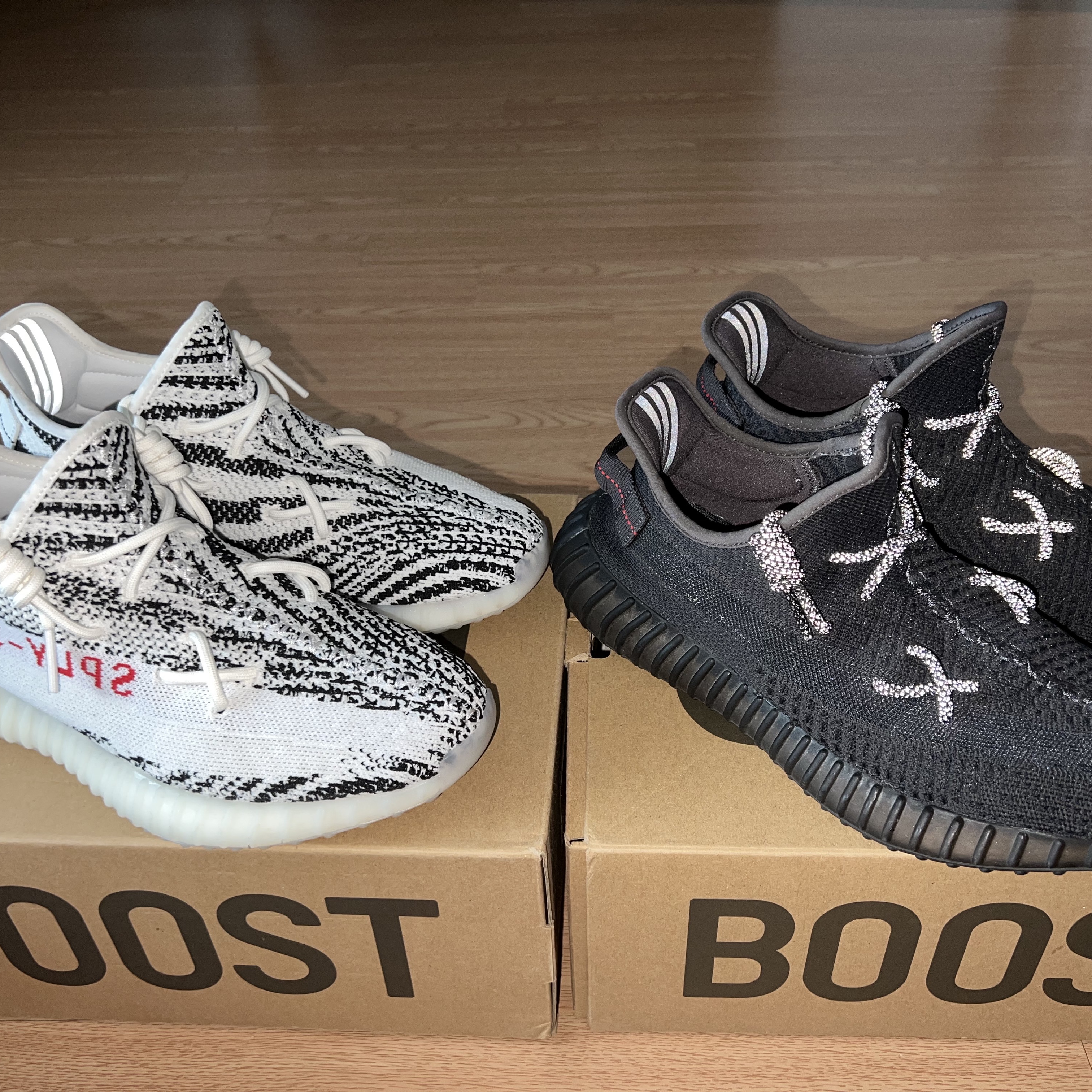 Adidas Yeezy Boost 350 V2 Zebra 2017/2019/2020, Adidas Yeezy Boost 350 V2 Black - Non-Reflective 착용 스타일
