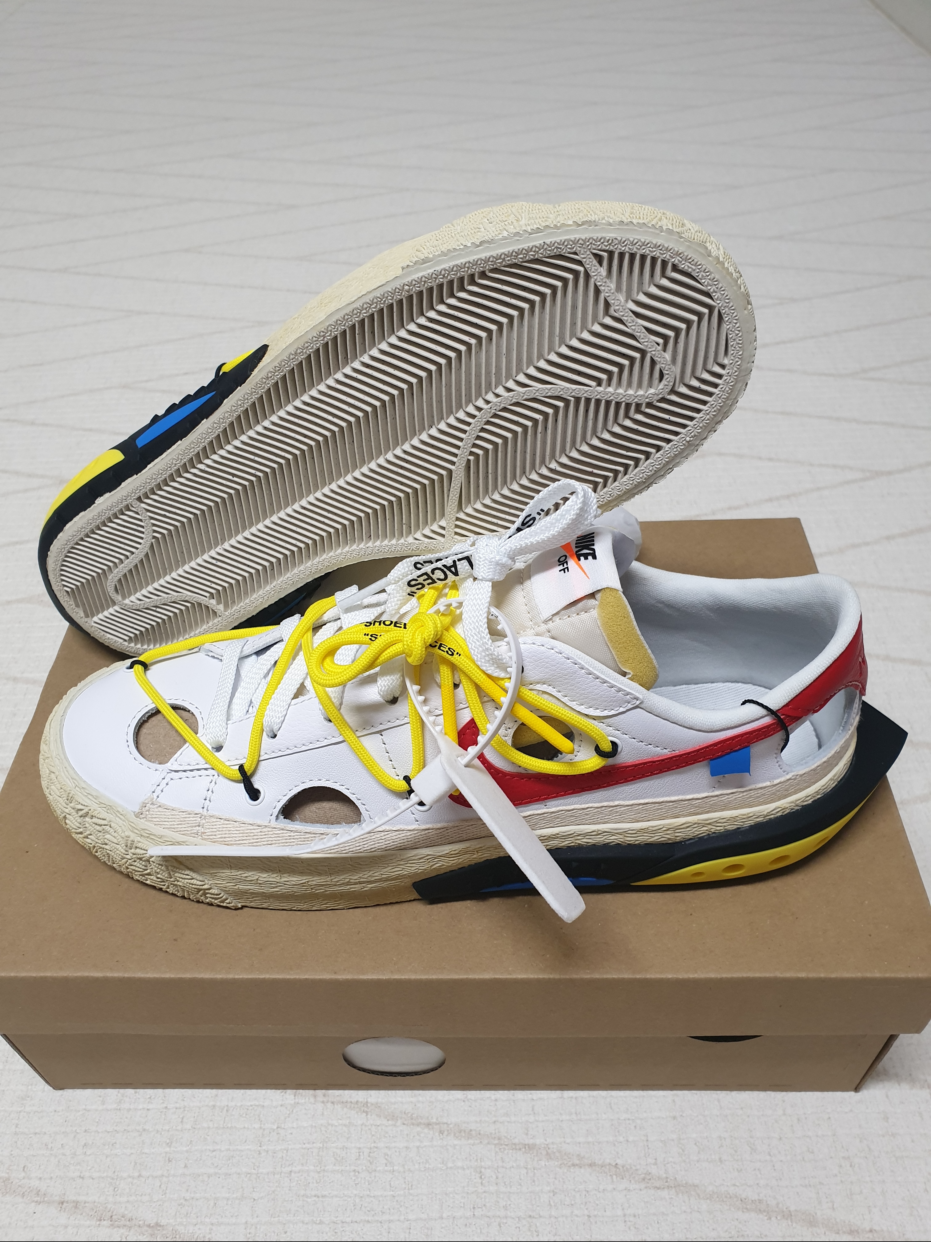 Nike x Off-White Blazer Low '77 White and University Red 착용 스타일 - 3