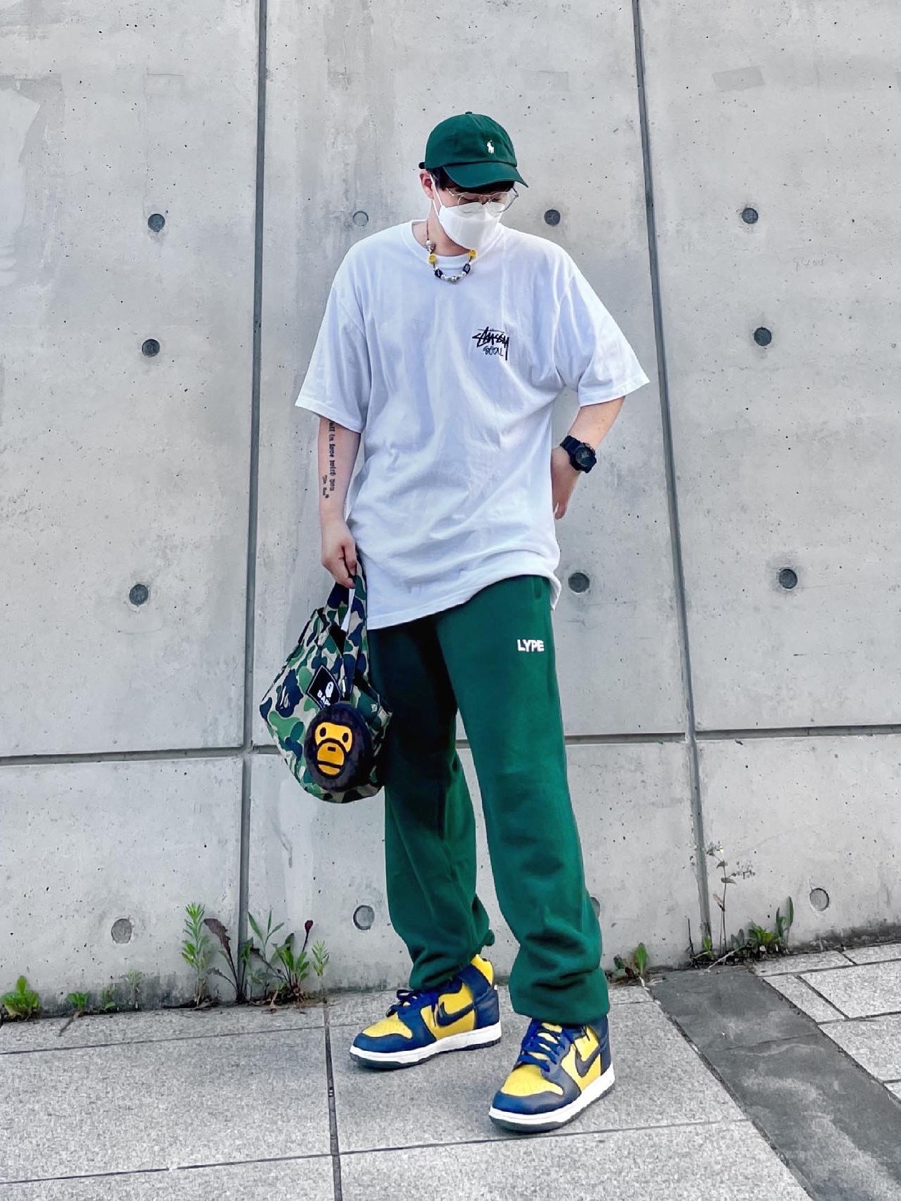 Stussy Stock Seoul T-Shirt White 2022, Nike Dunk High SP Maize & Blue 착용 스타일 - 2