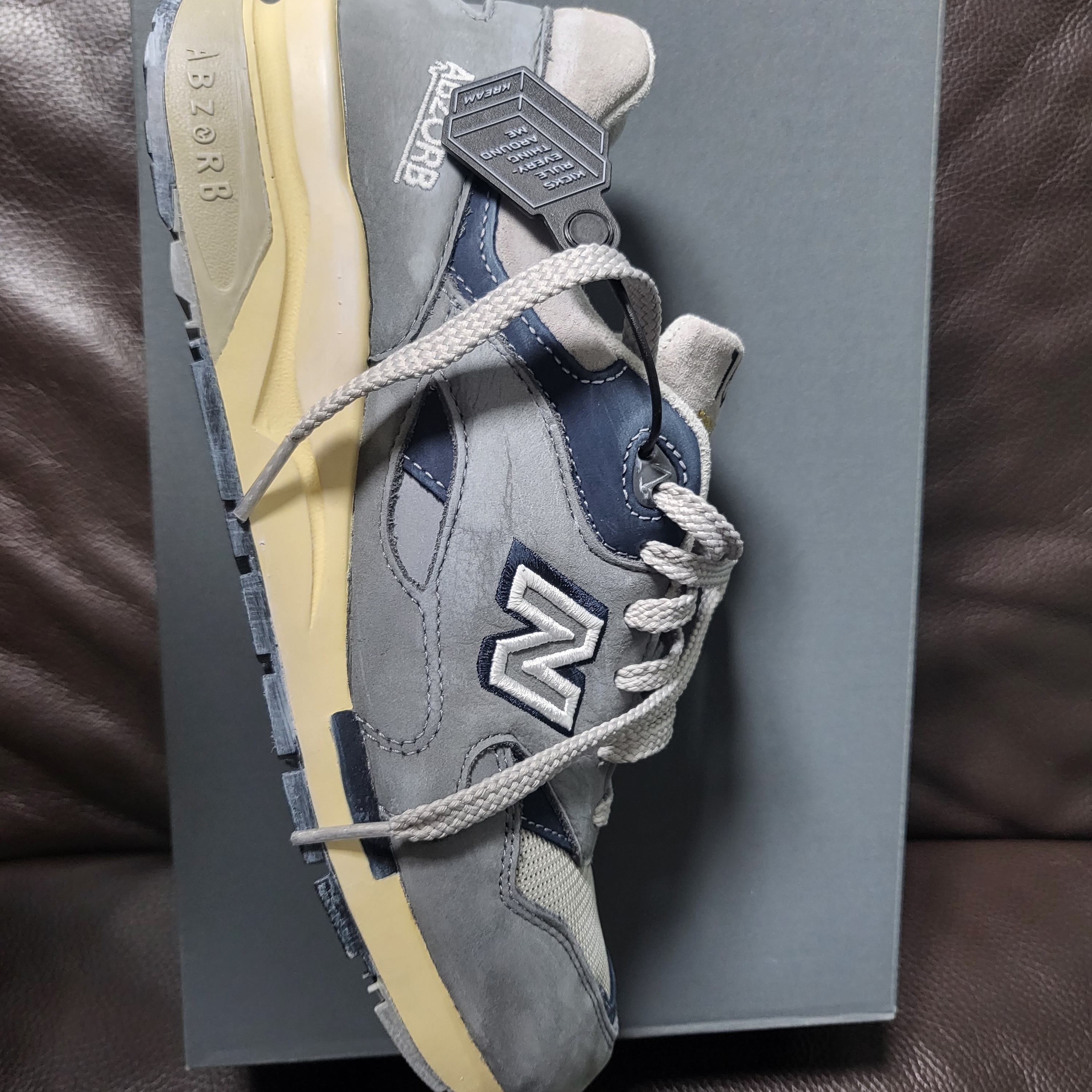 New Balance 1600 Premium Vintage Grey 착용 스타일 - 1