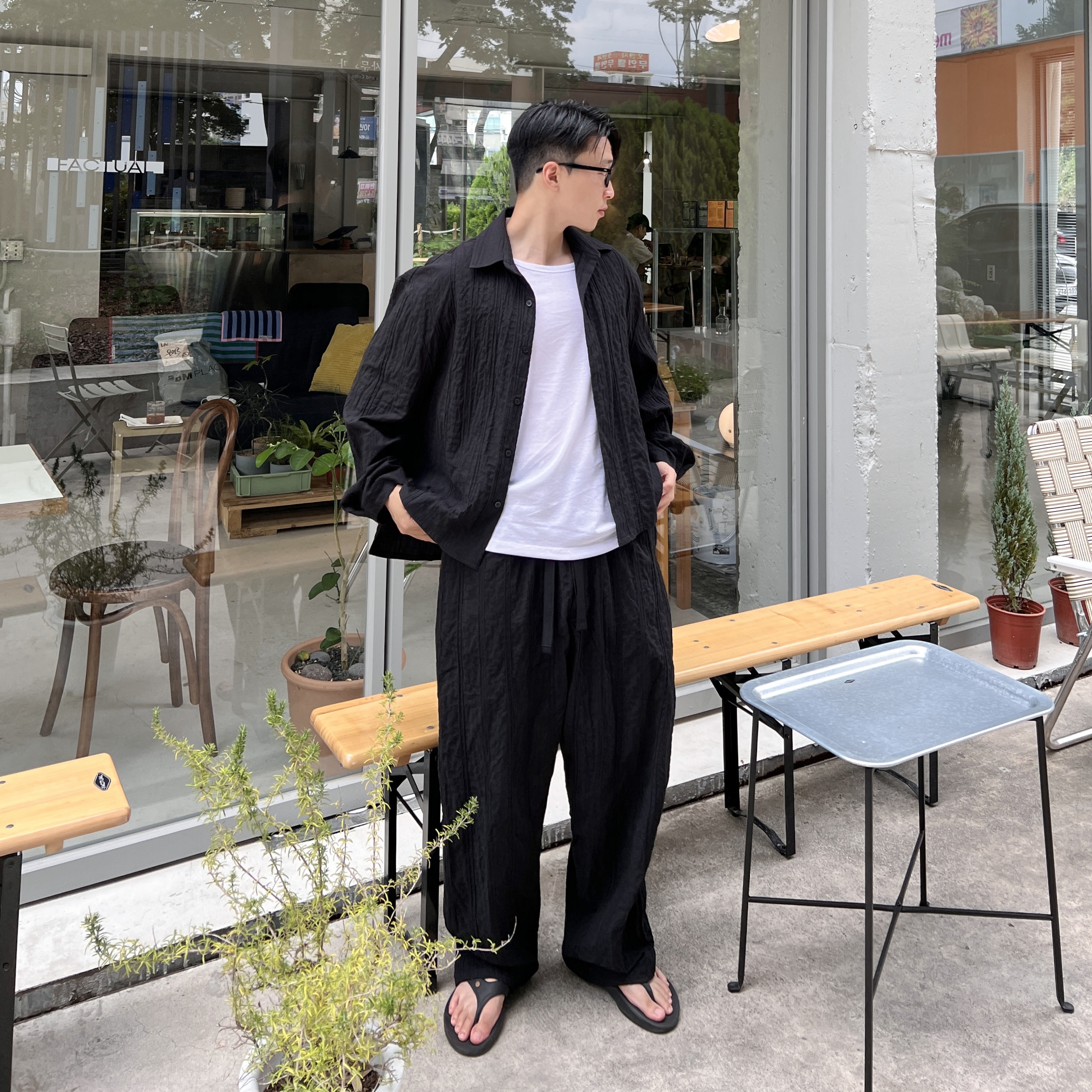 Oofos x Andersson Bell OOriginal Sandal 착용 스타일 - 3