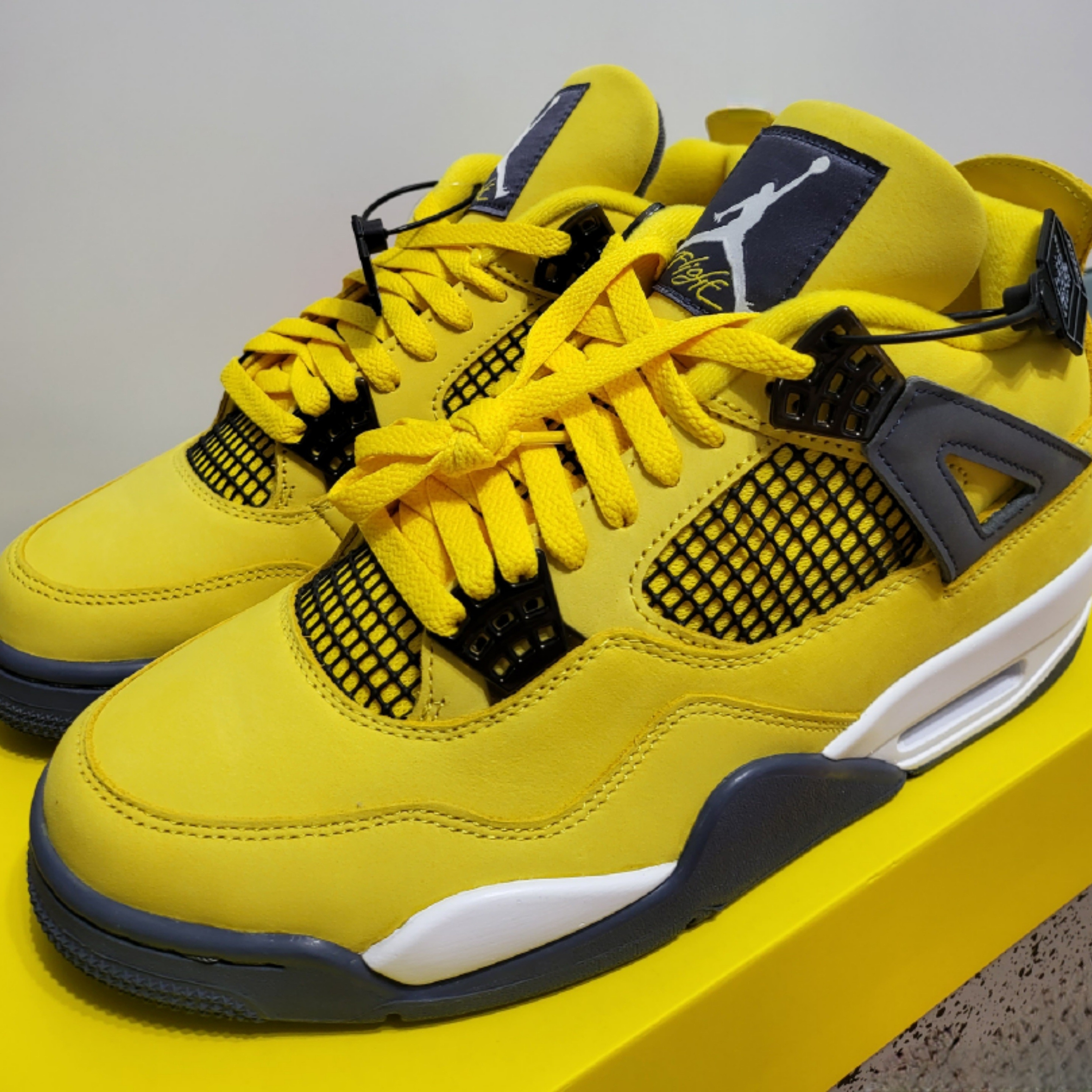 Jordan 4 Retro Tour Yellow 착용 스타일