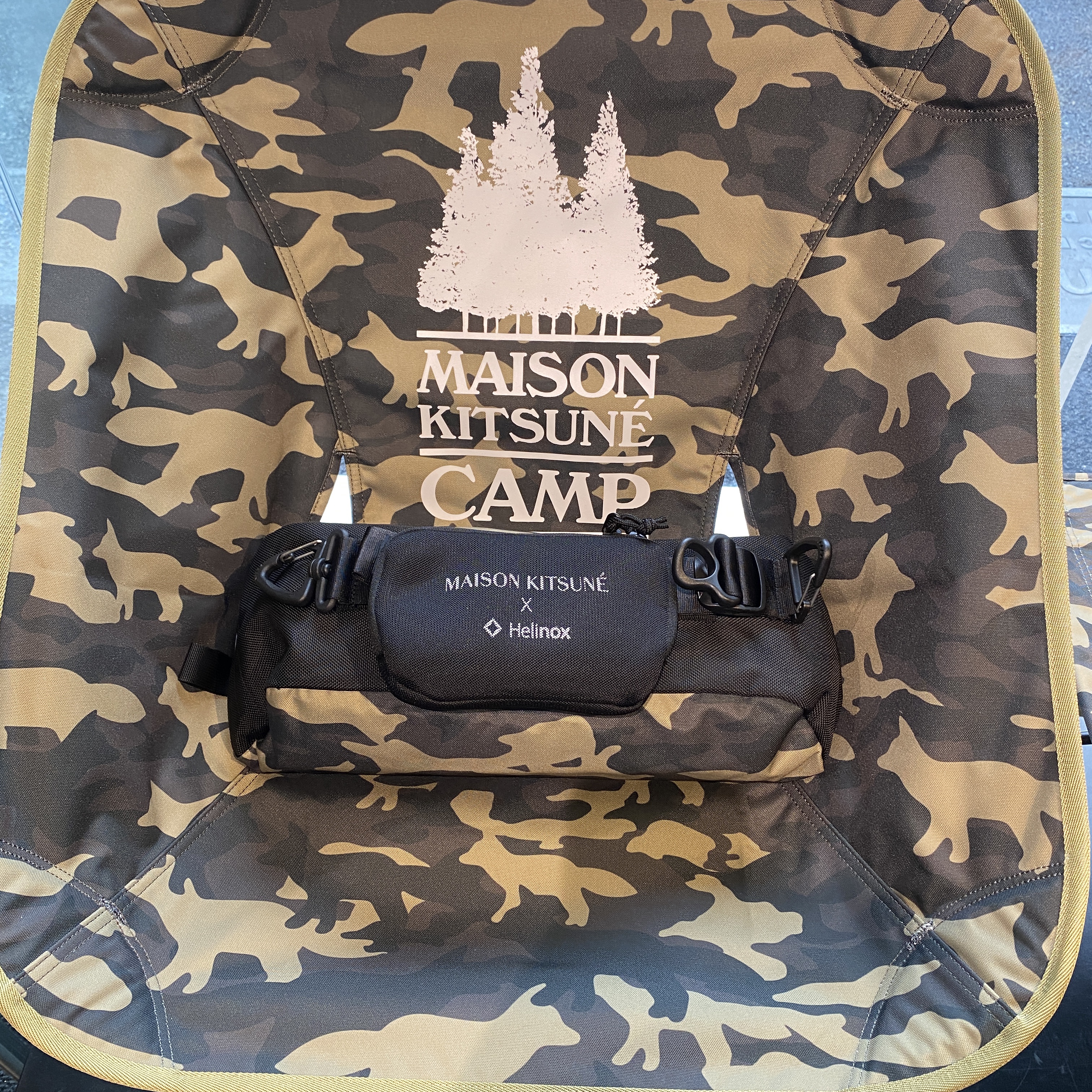 Helinox x Maison Kitsune Chair L MK Camo 착용 스타일