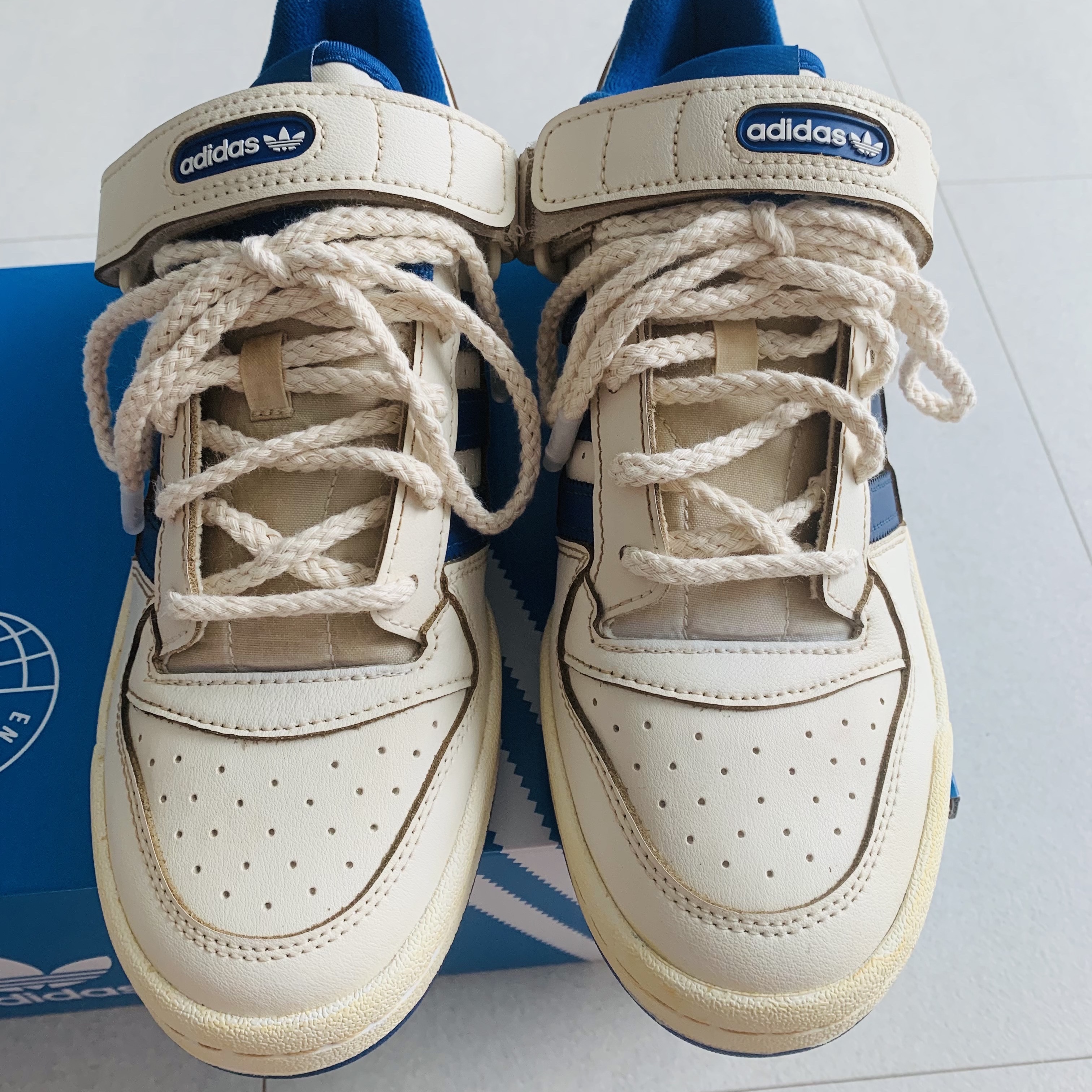 Adidas Forum Low White Royal Blue 착용 스타일 - 5