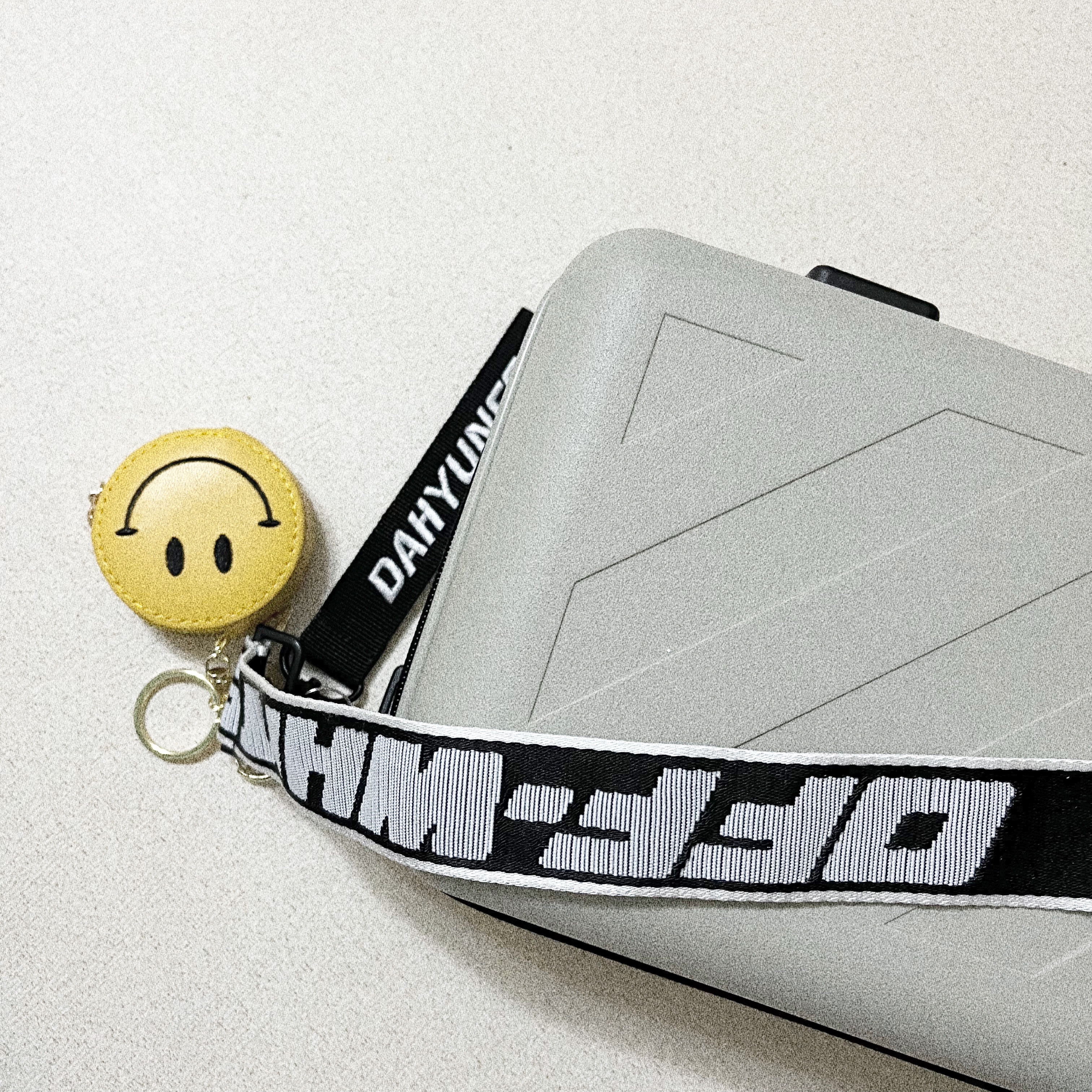 Off-White x Amore Pacific Protection Box (Without Cosmetics) 착용 스타일