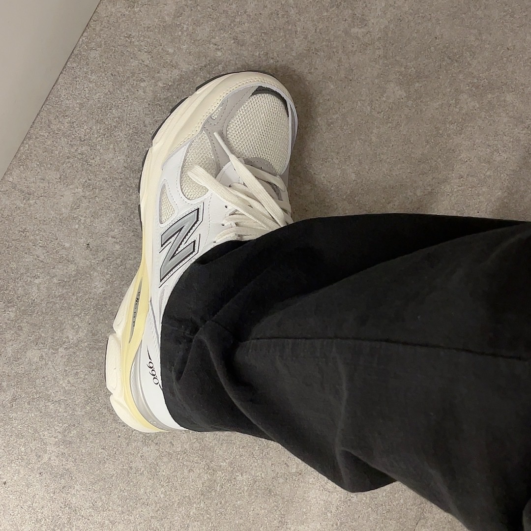 New Balance 990v3 Made in USA Sea Salt 착용 스타일 - 2