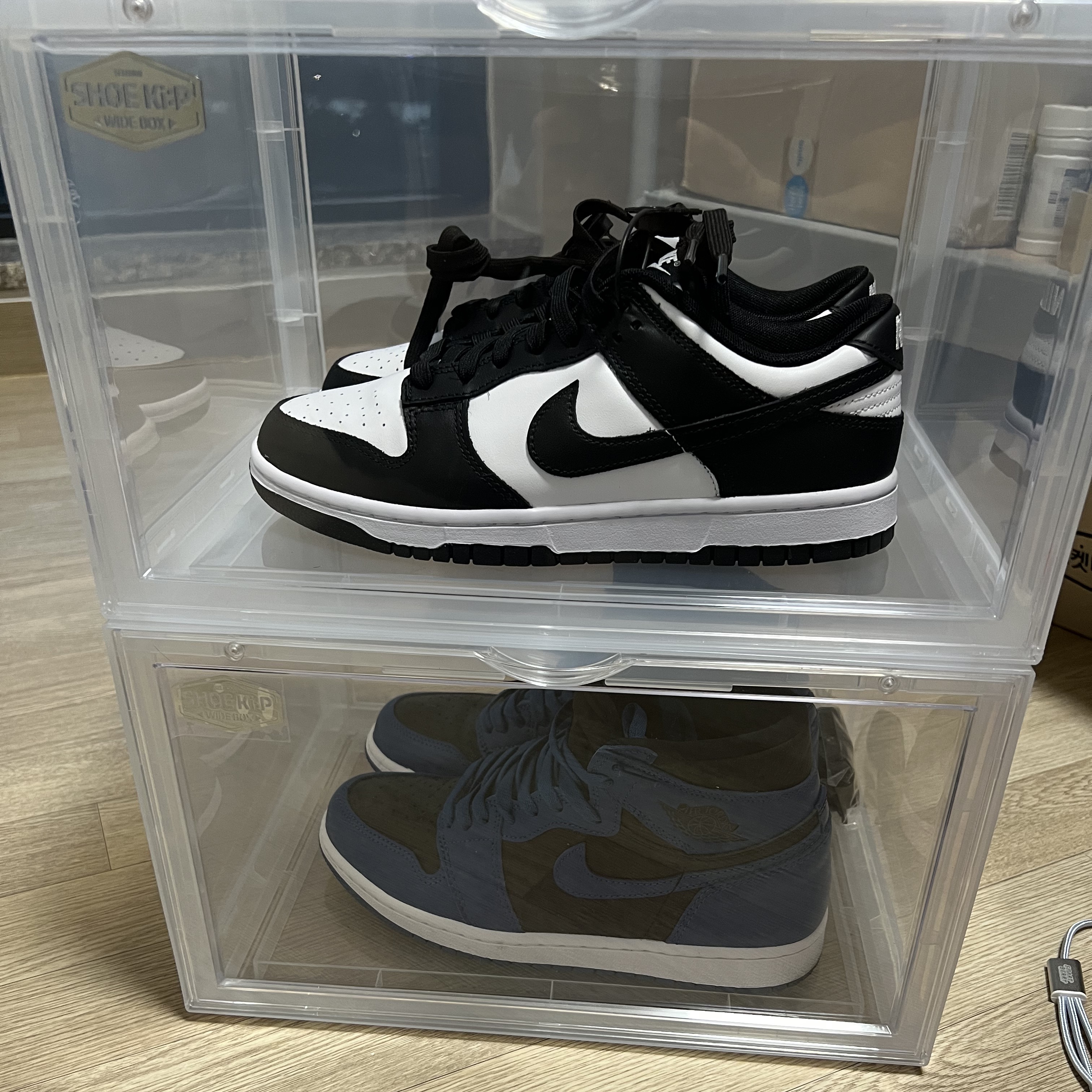 Nike Dunk Low Retro Black, Jordan 1 Retro High OG Dark Marina Blue 착용 스타일