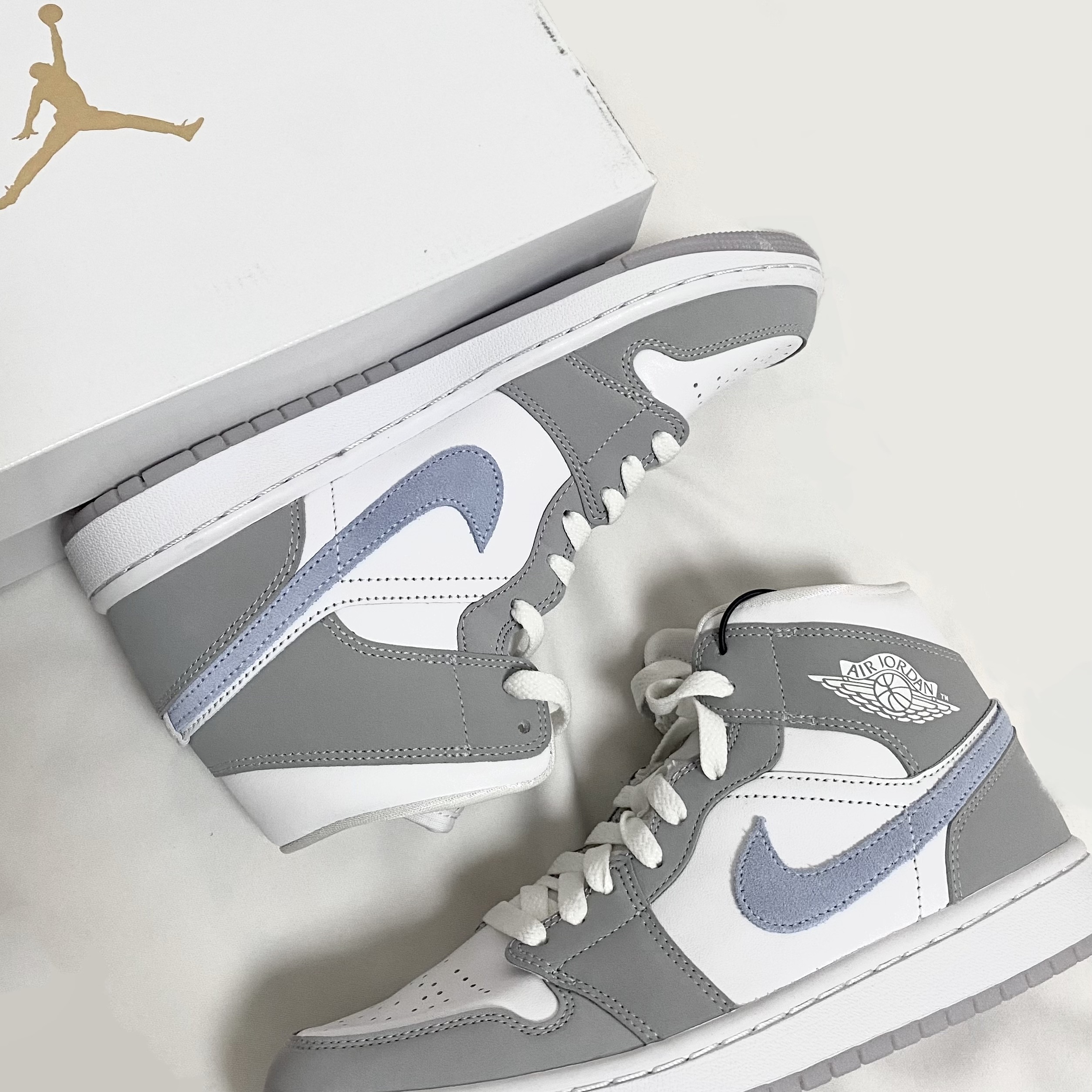 (W) Jordan 1 Mid Wolf Grey 착용 스타일 - 1