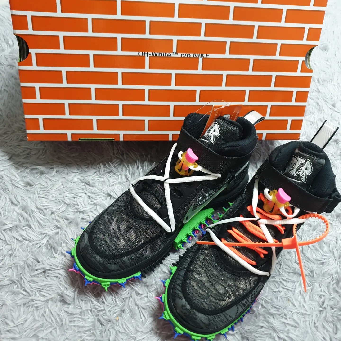 Nike x Off-White Air Force 1 Mid SP Black 착용 스타일 - 2