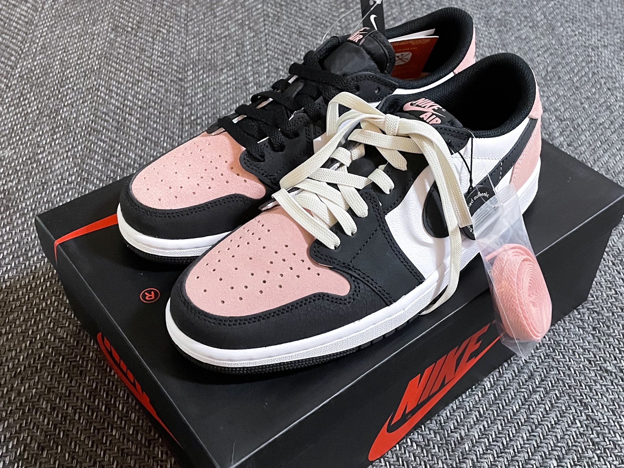 Jordan 1 Retro Low OG Bleached Coral 착용 스타일