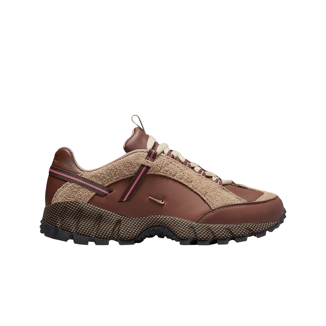 나이키 x 자크뮈스 에어 휴마라 LX 에일 브라운 앤 골드(Nike x Jacquemus Air Humara LX Ale Brown and Gold)