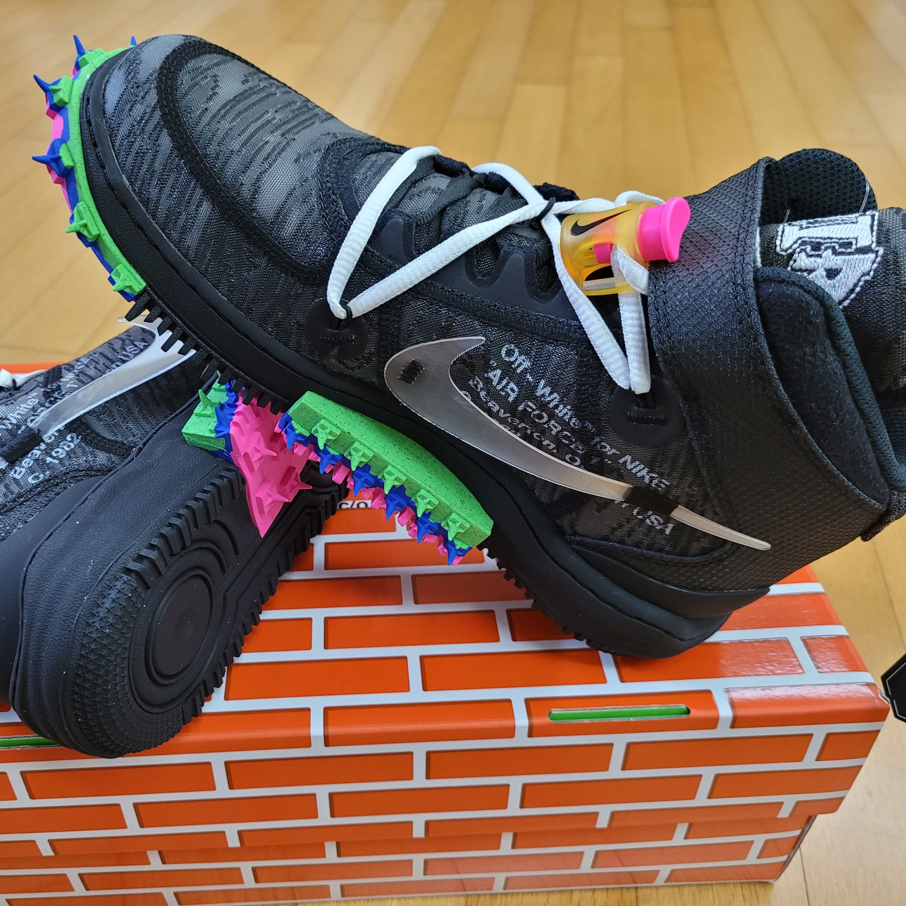 Nike x Off-White Air Force 1 Mid SP Black 착용 스타일 - 4