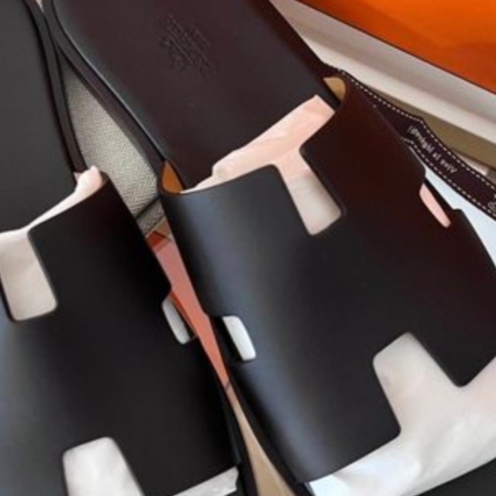 Hermes Izmir Sandal Calfskin & Noir 착용 스타일