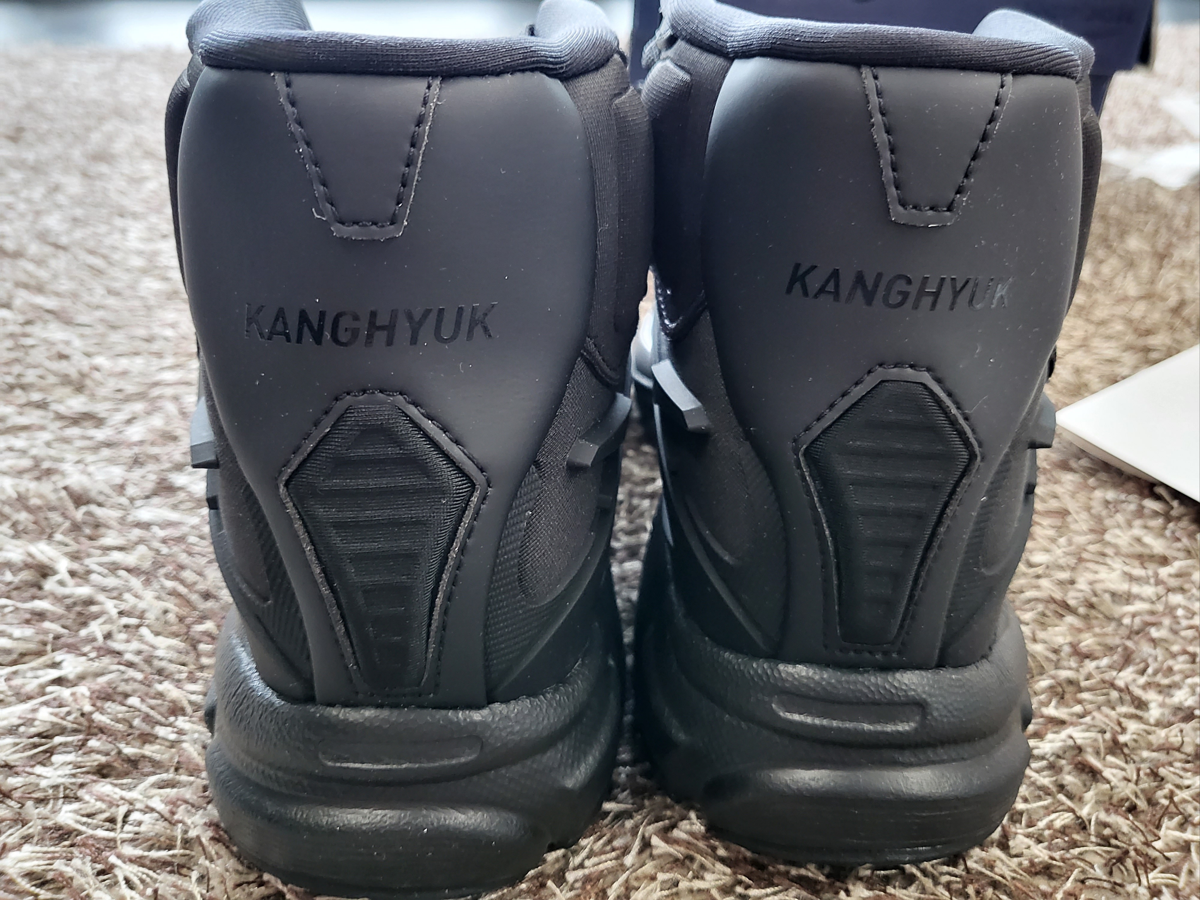 Reebok x Kanghyuk Premier Road Modern Mid Black 착용 스타일 - 2