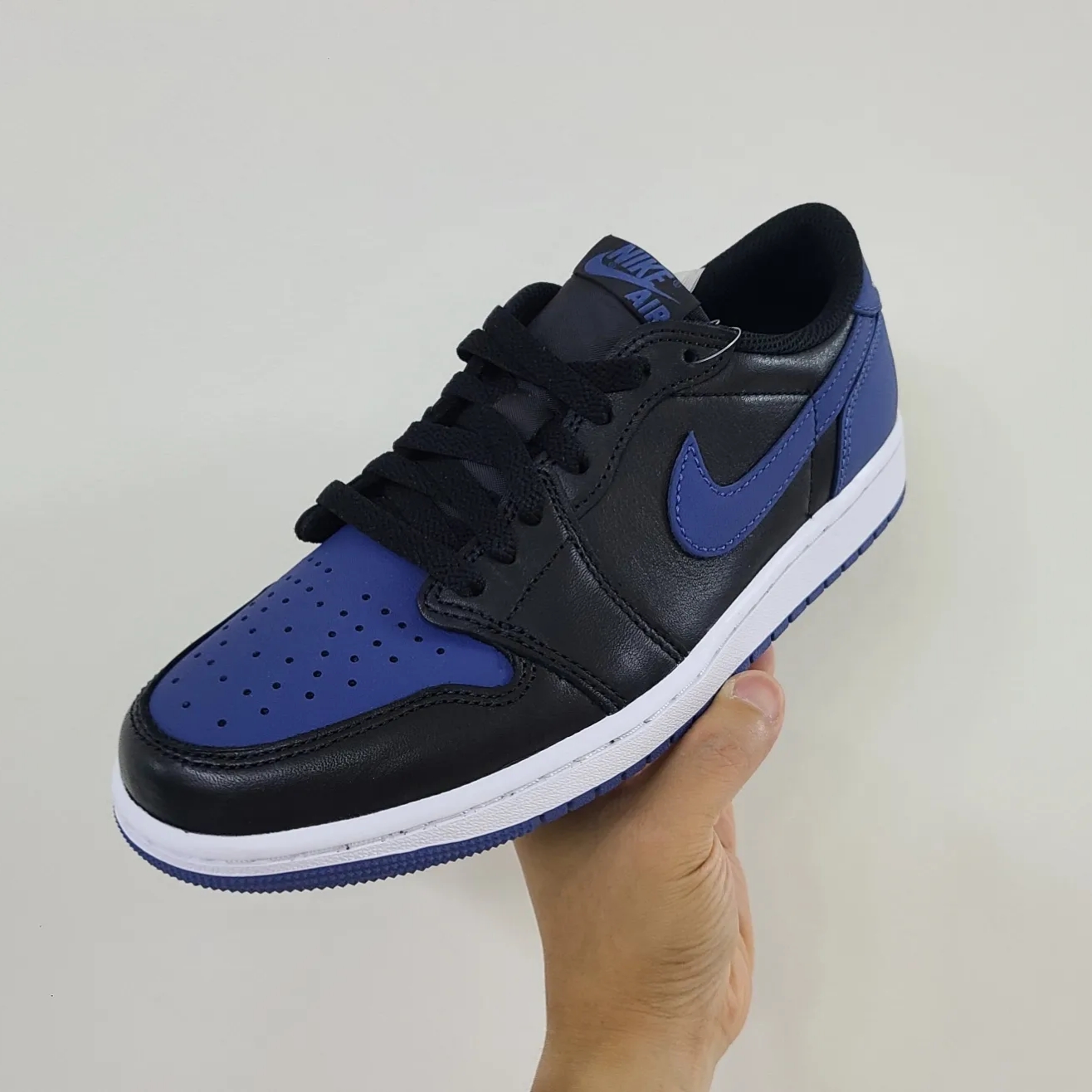 Jordan 1 Retro Low OG Mystic Navy 착용 스타일 - 1