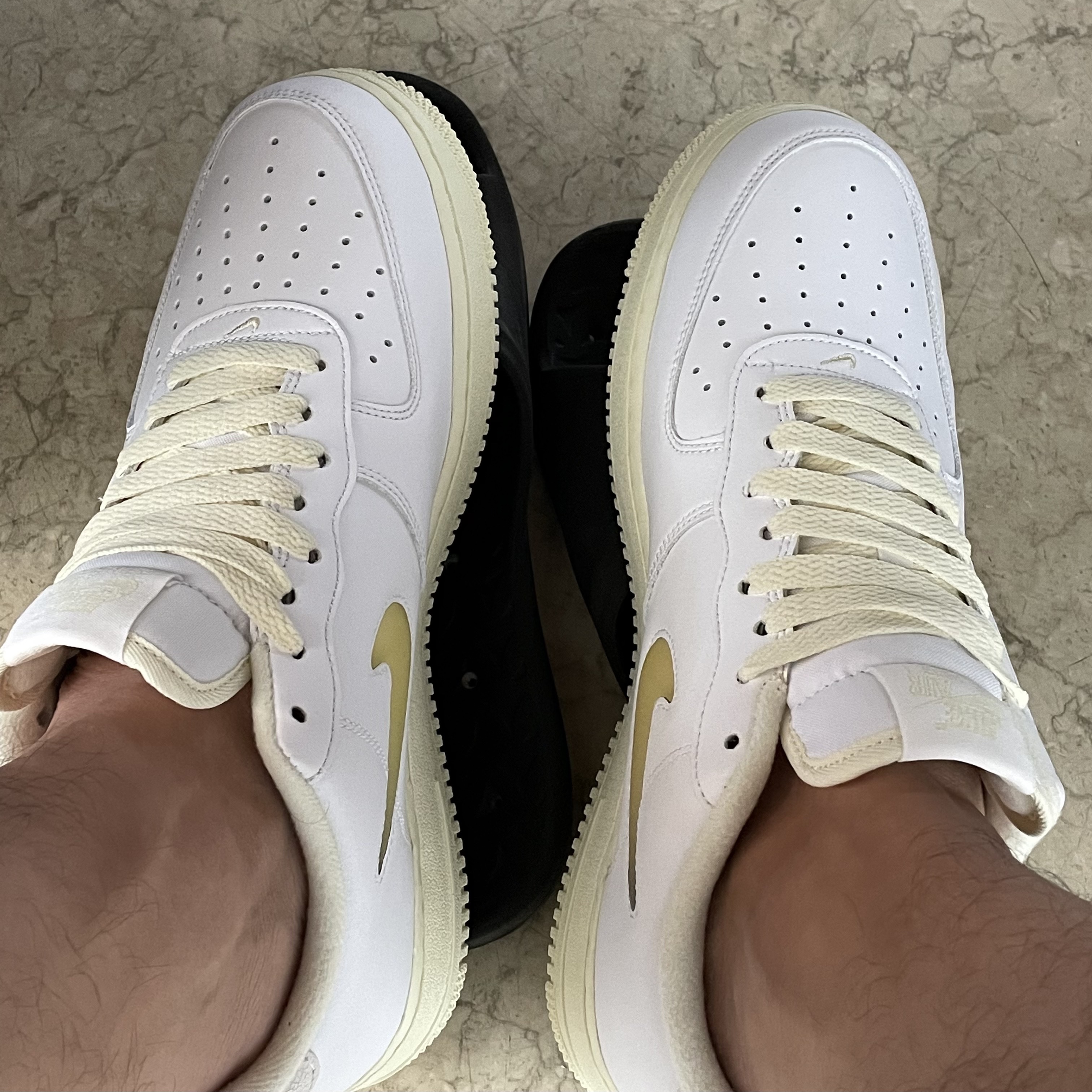 Nike Air Force 1 '07 LX Pale Vanilla 착용 스타일
