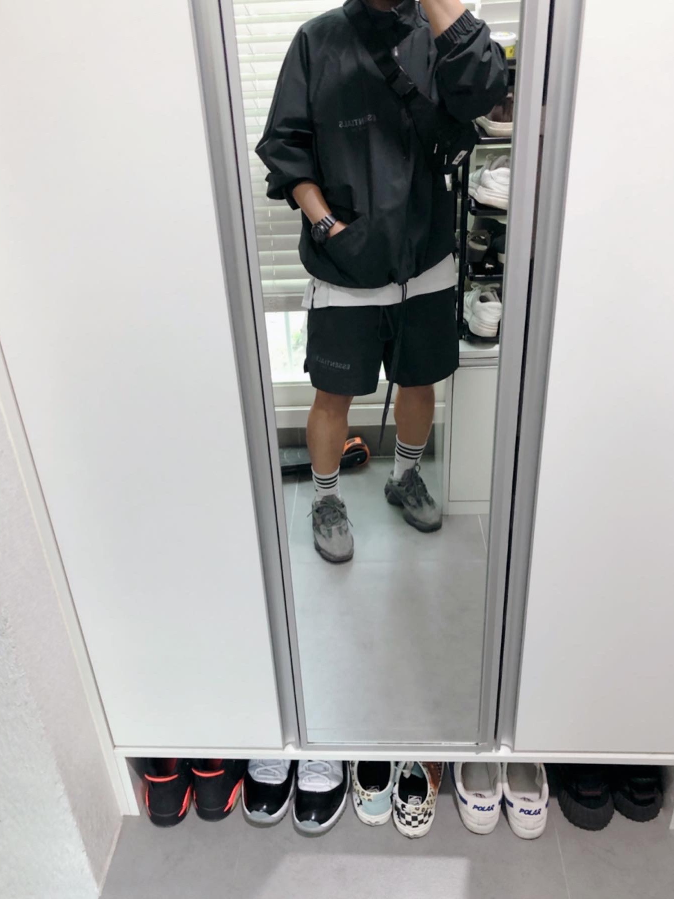 Essentials Volley Shorts Black - 21SS, Essentials Half-Zip Track Jacket Black - 21SS 착용 스타일 - 1