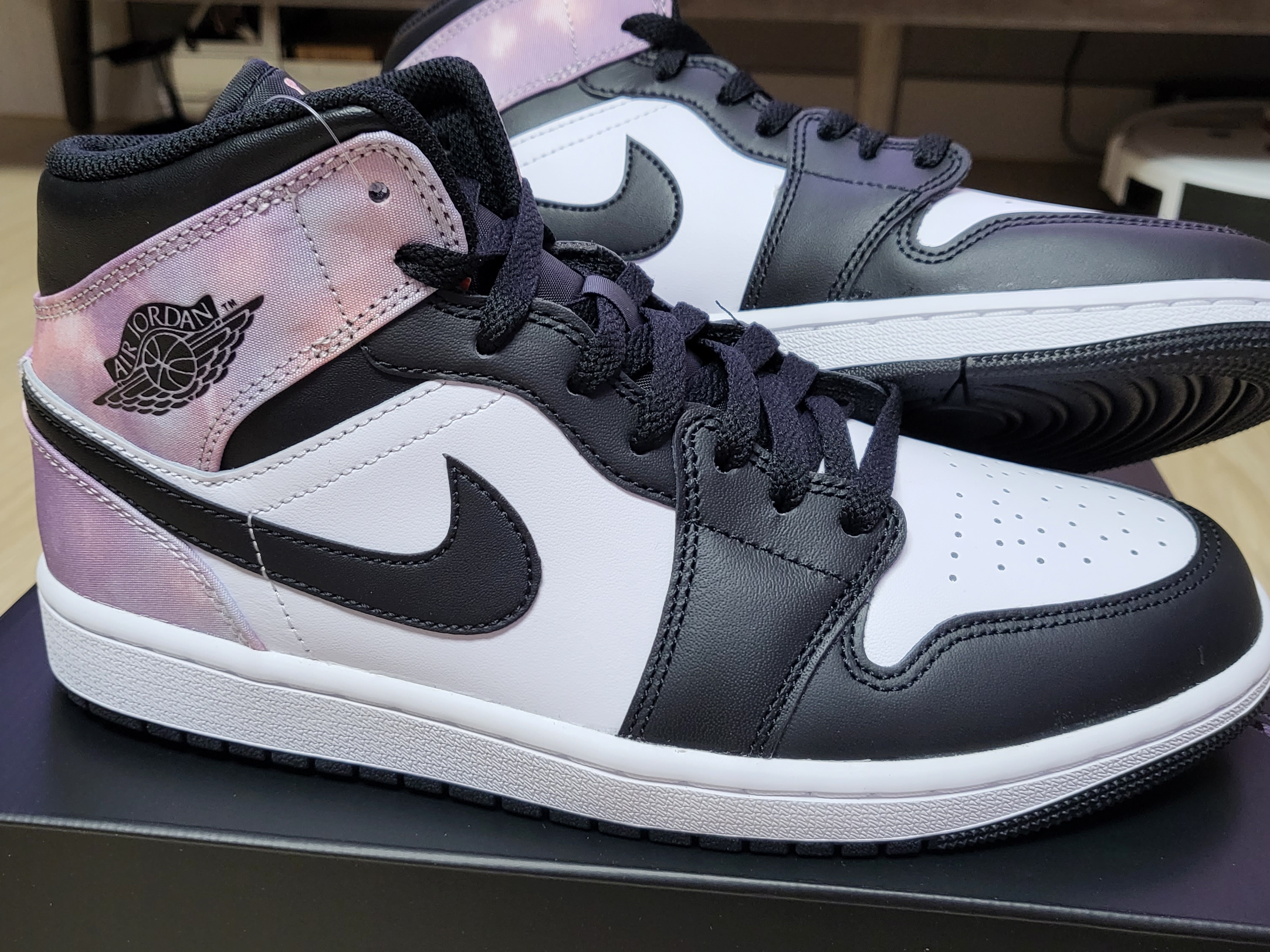 Jordan 1 Mid White Black Tie-Dye 착용 스타일 - 3