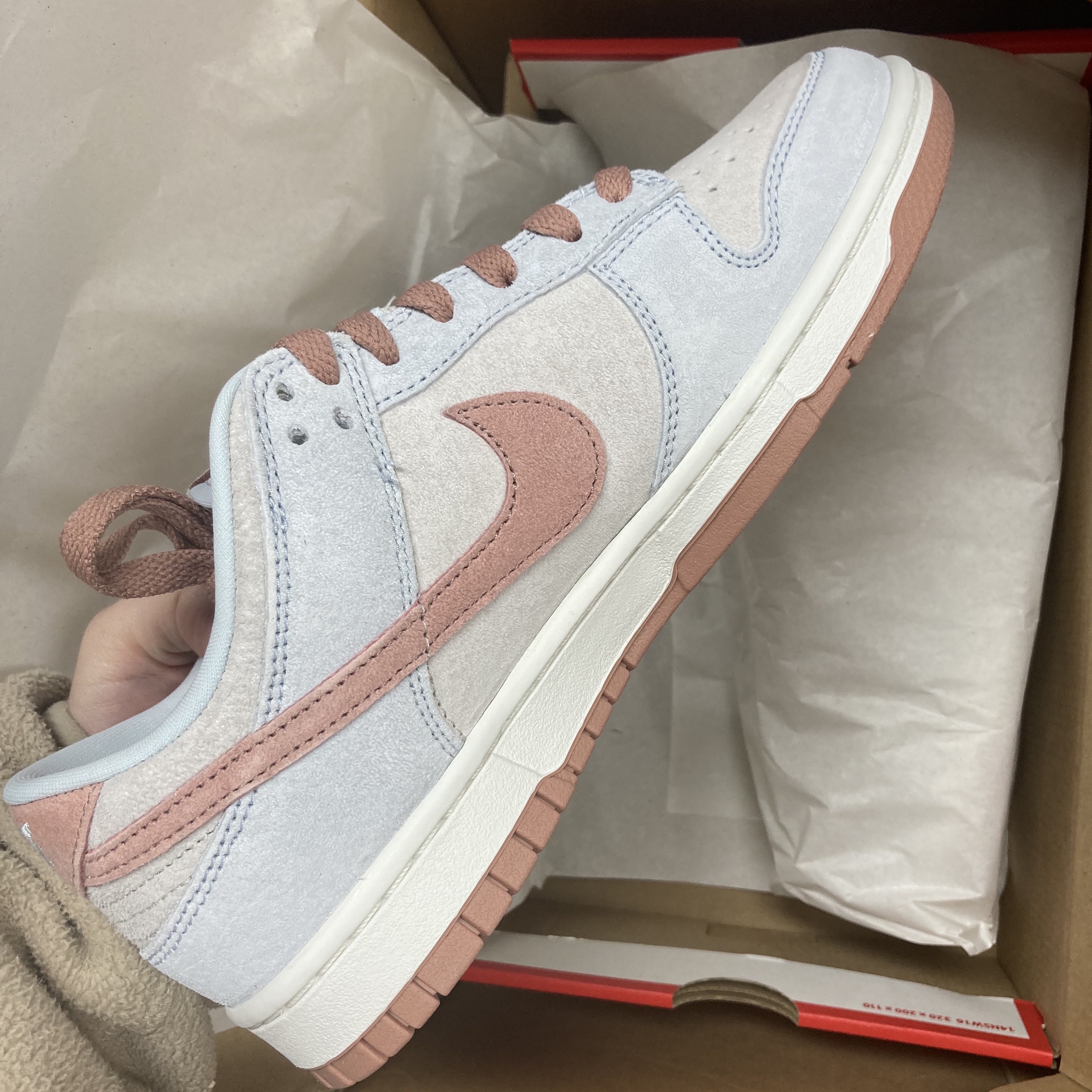 Nike Dunk Low Retro PRM Fossil Rose 착용 스타일