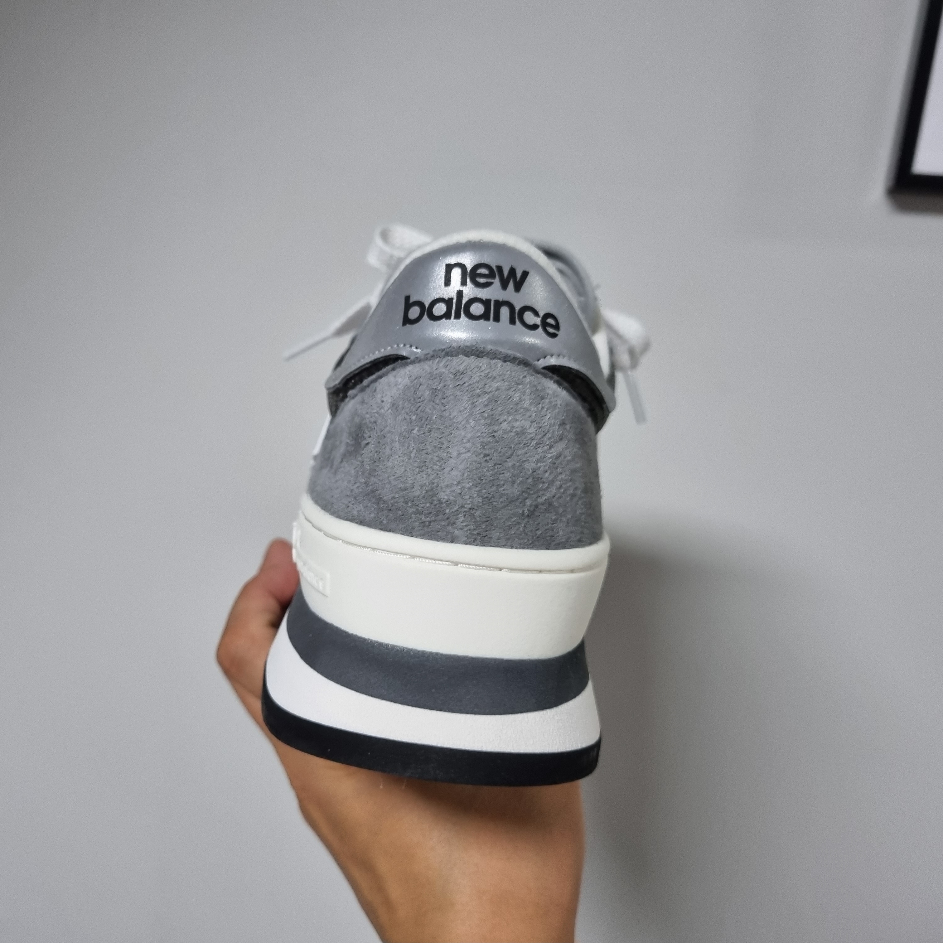 New Balance 990v1 Made in USA Grey White 착용 스타일 - 4