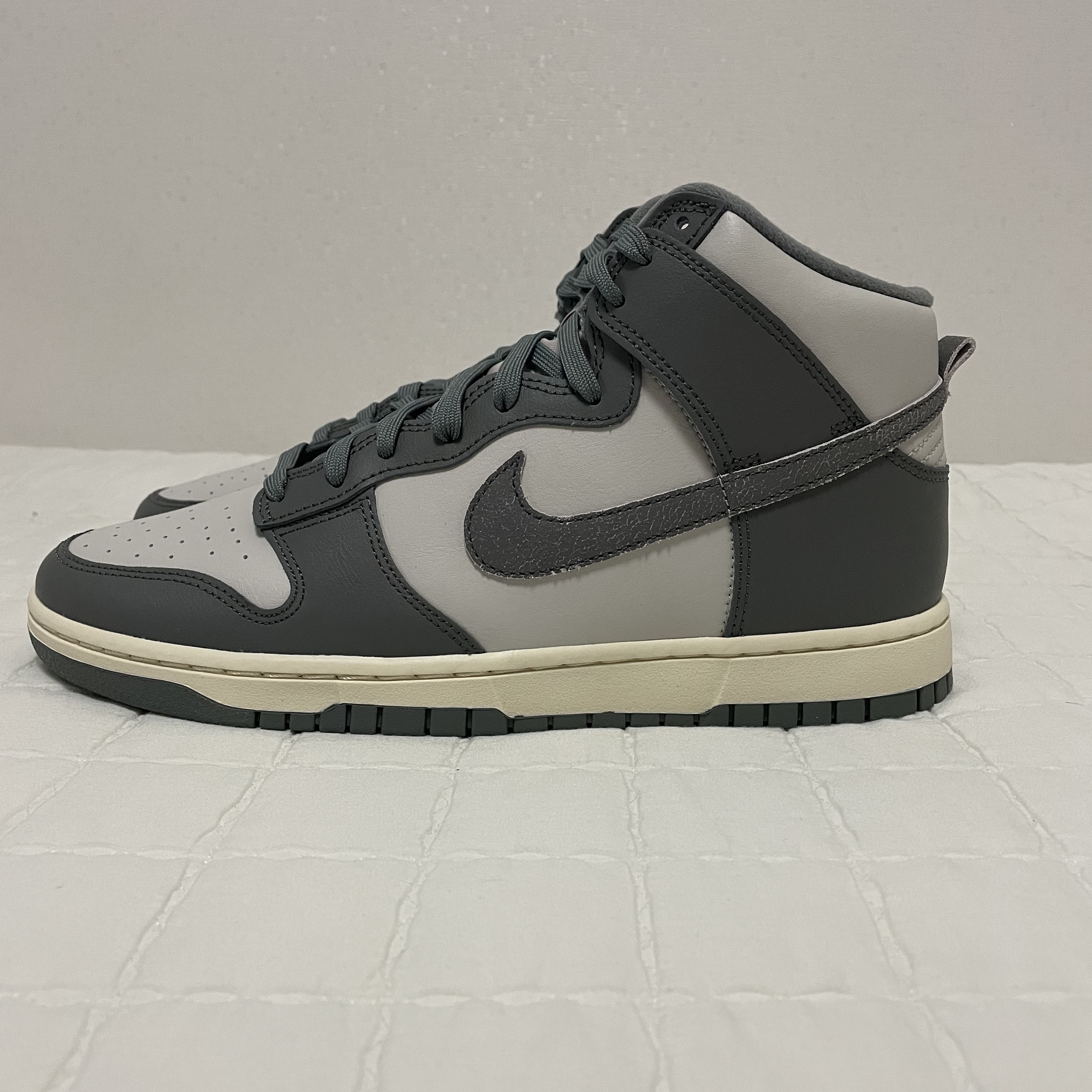 Nike Dunk High Retro SE VNTG Light Bone 착용 스타일 - 4