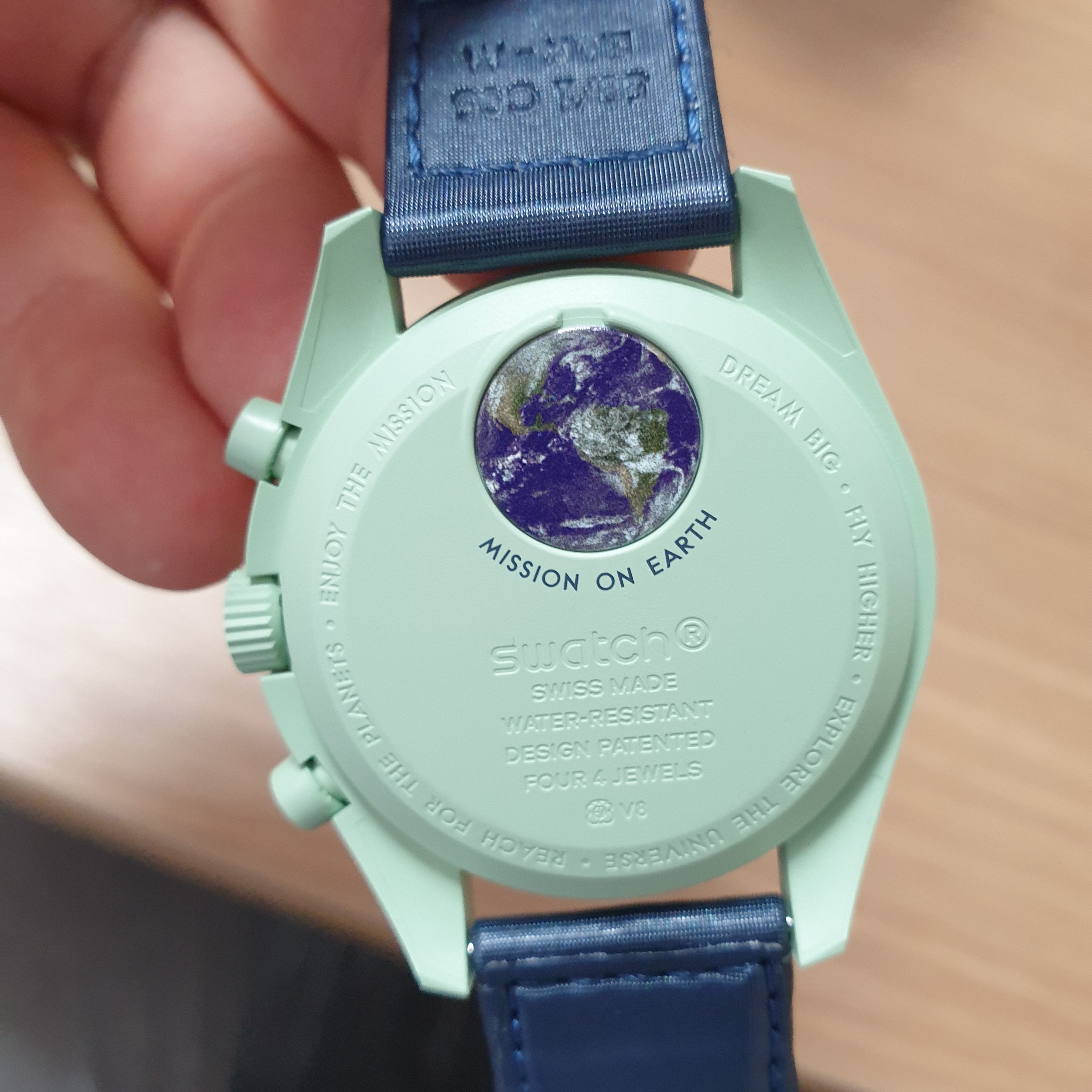 Swatch x Omega Bioceramic MoonSwatch Mission On Earth 착용 스타일 - 5