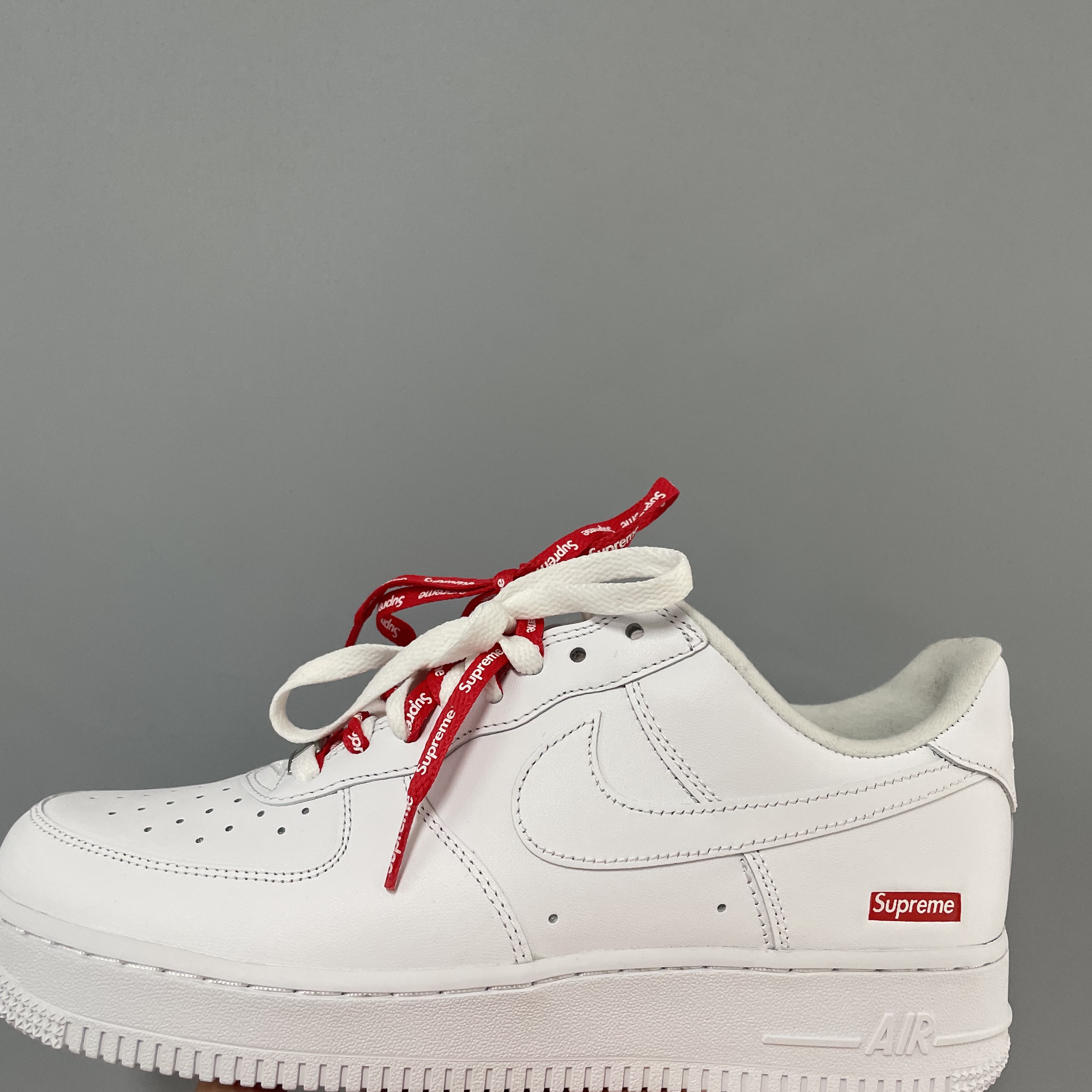 Nike x Supreme Air Force 1 Low White 착용 스타일