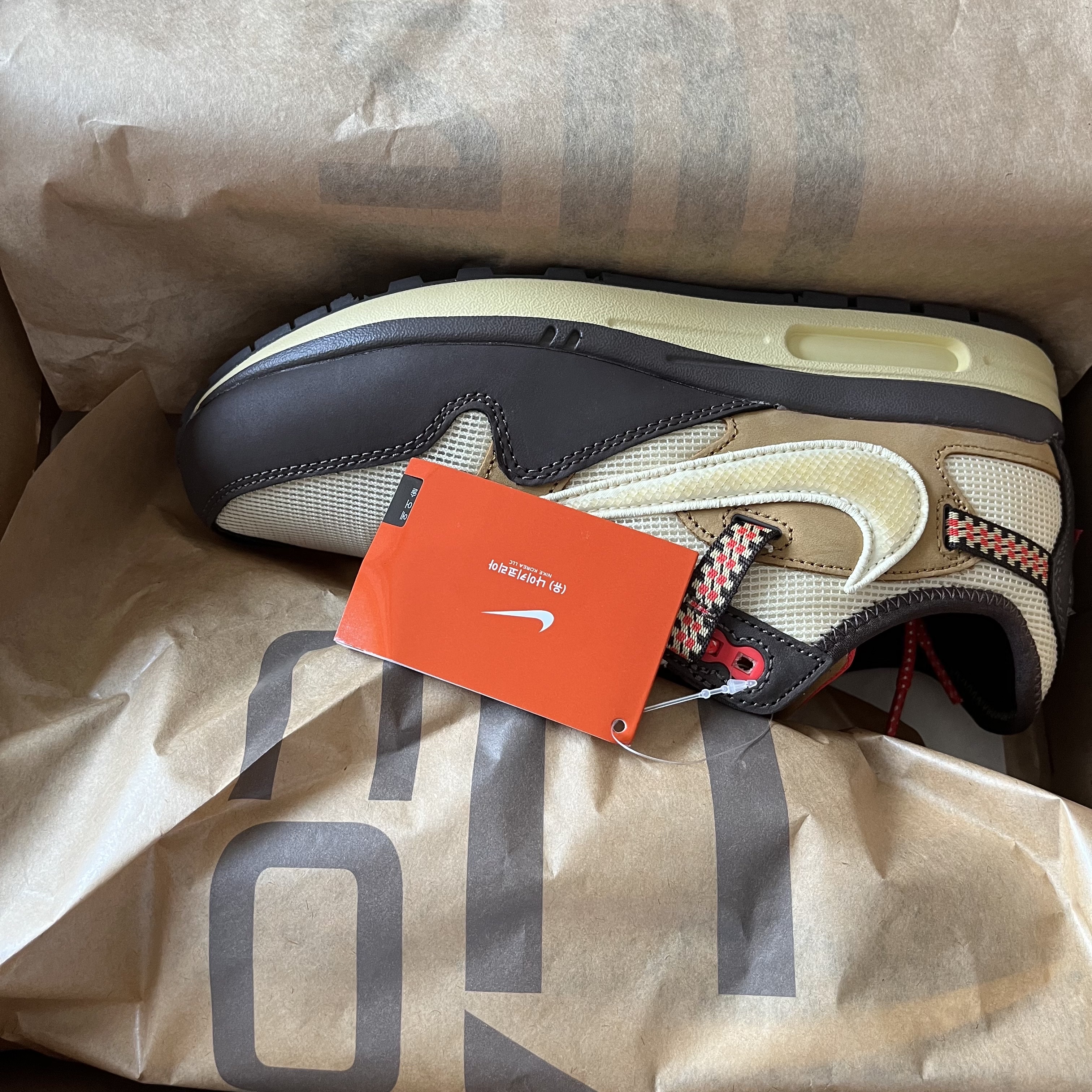 Nike x Travis Scott Air Max 1 Cact.us Brown 착용 스타일 - 2
