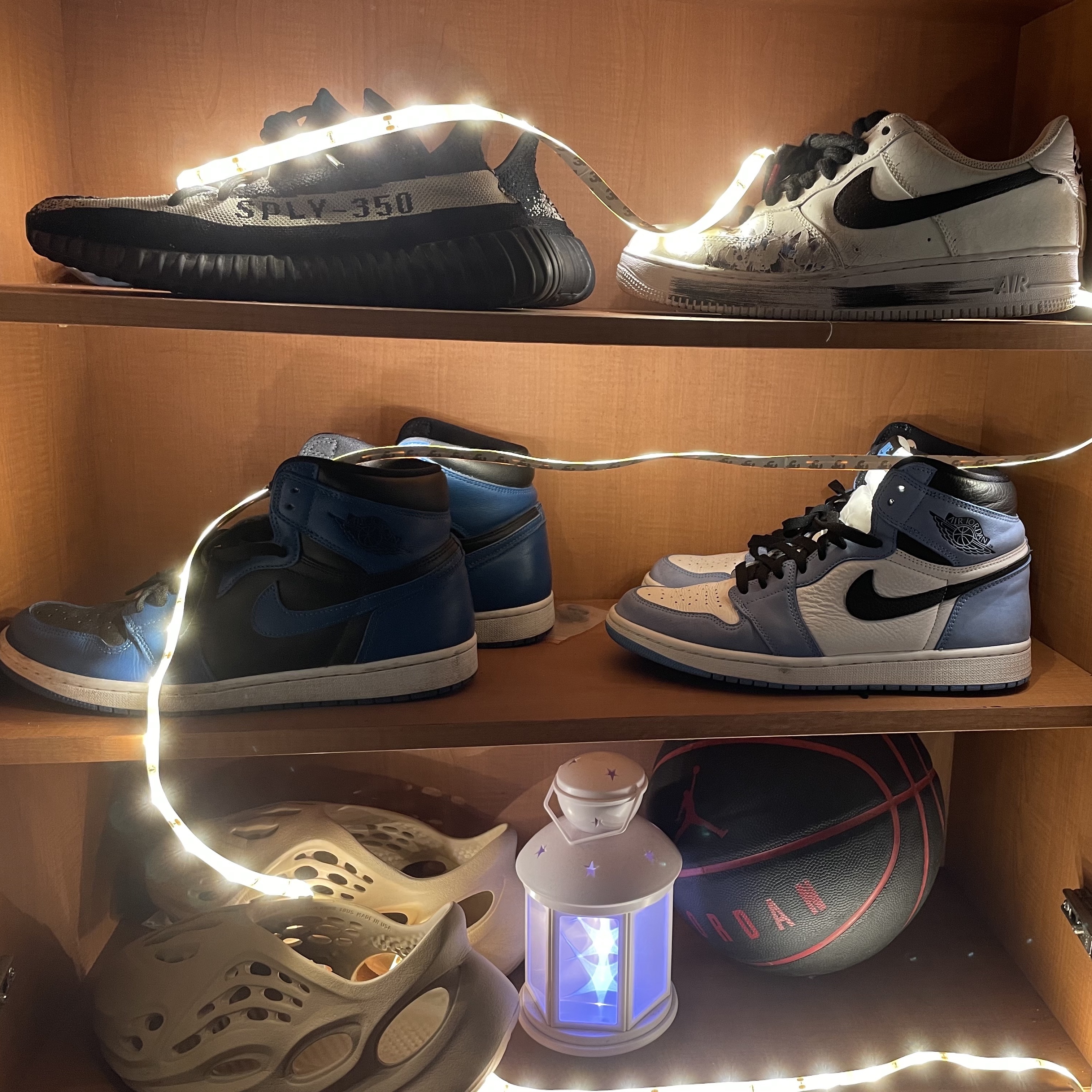 Adidas Yeezy Boost 350 V2 Core Black White 2022, Nike x Peaceminusone Air Force 1 Low Para-Noise 2.0 착용 스타일
