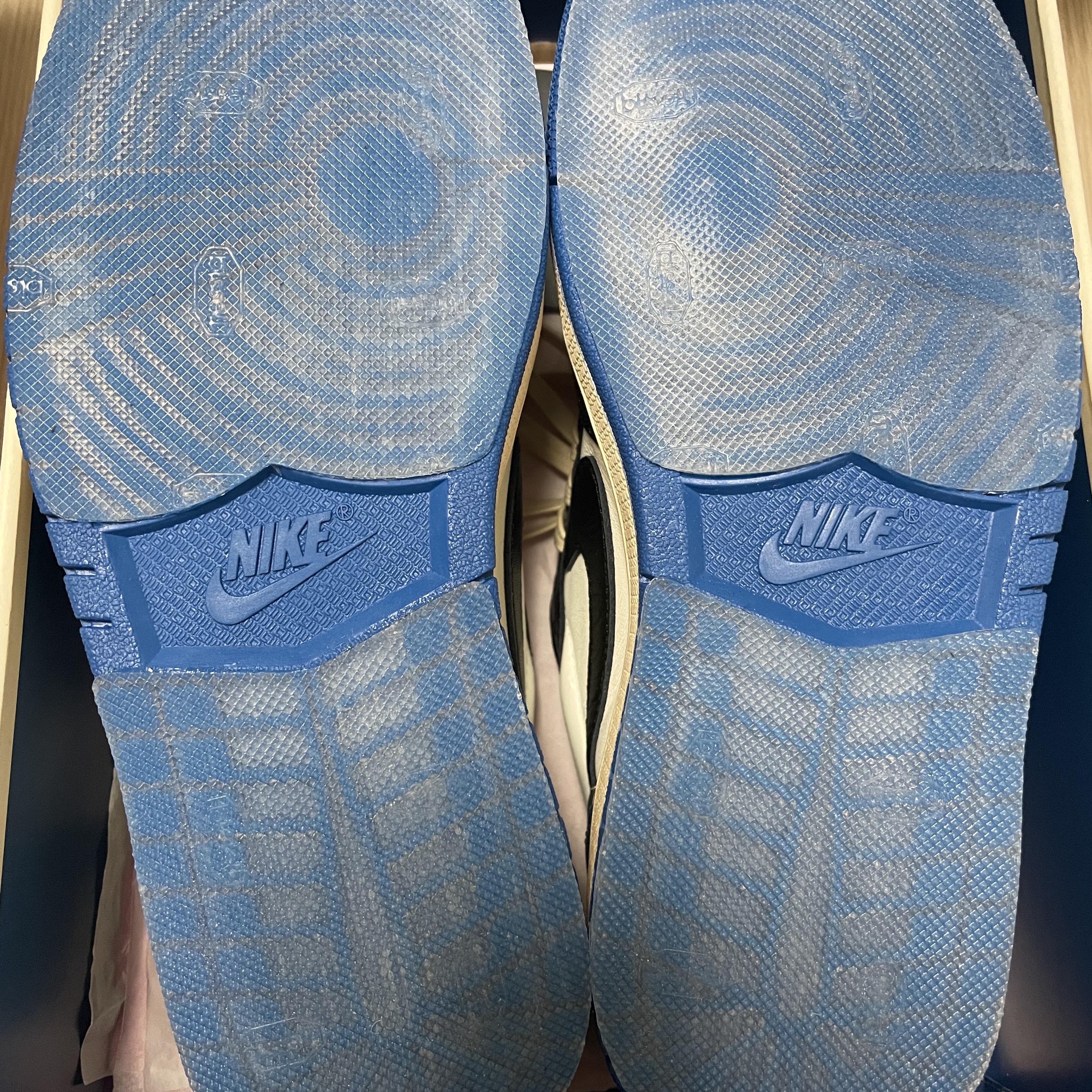 Jordan 1 x Travis Scott x Fragment Retro Low OG SP Military Blue 착용 스타일 - 5
