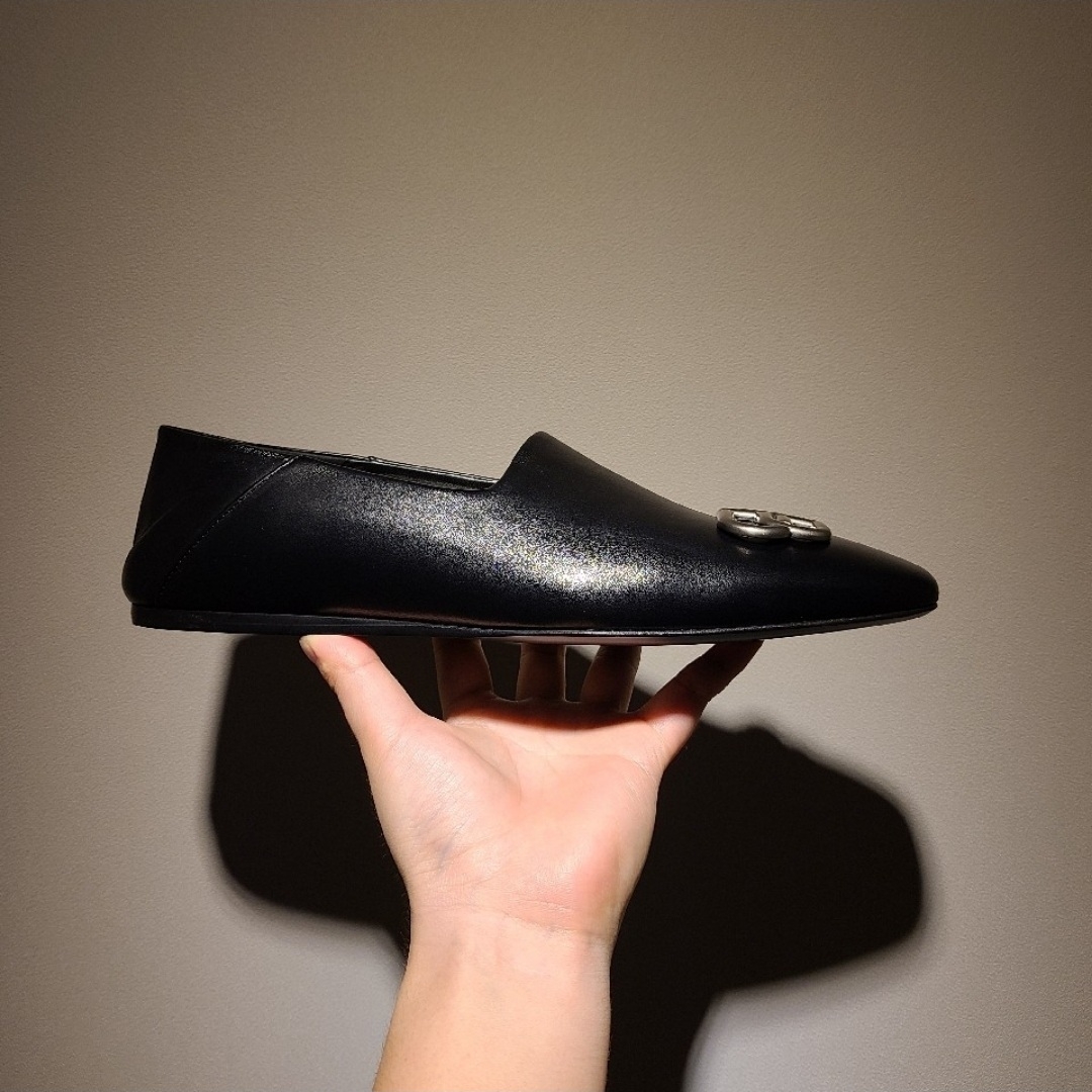 Balenciaga BB Cosy Loafers Black 착용 스타일