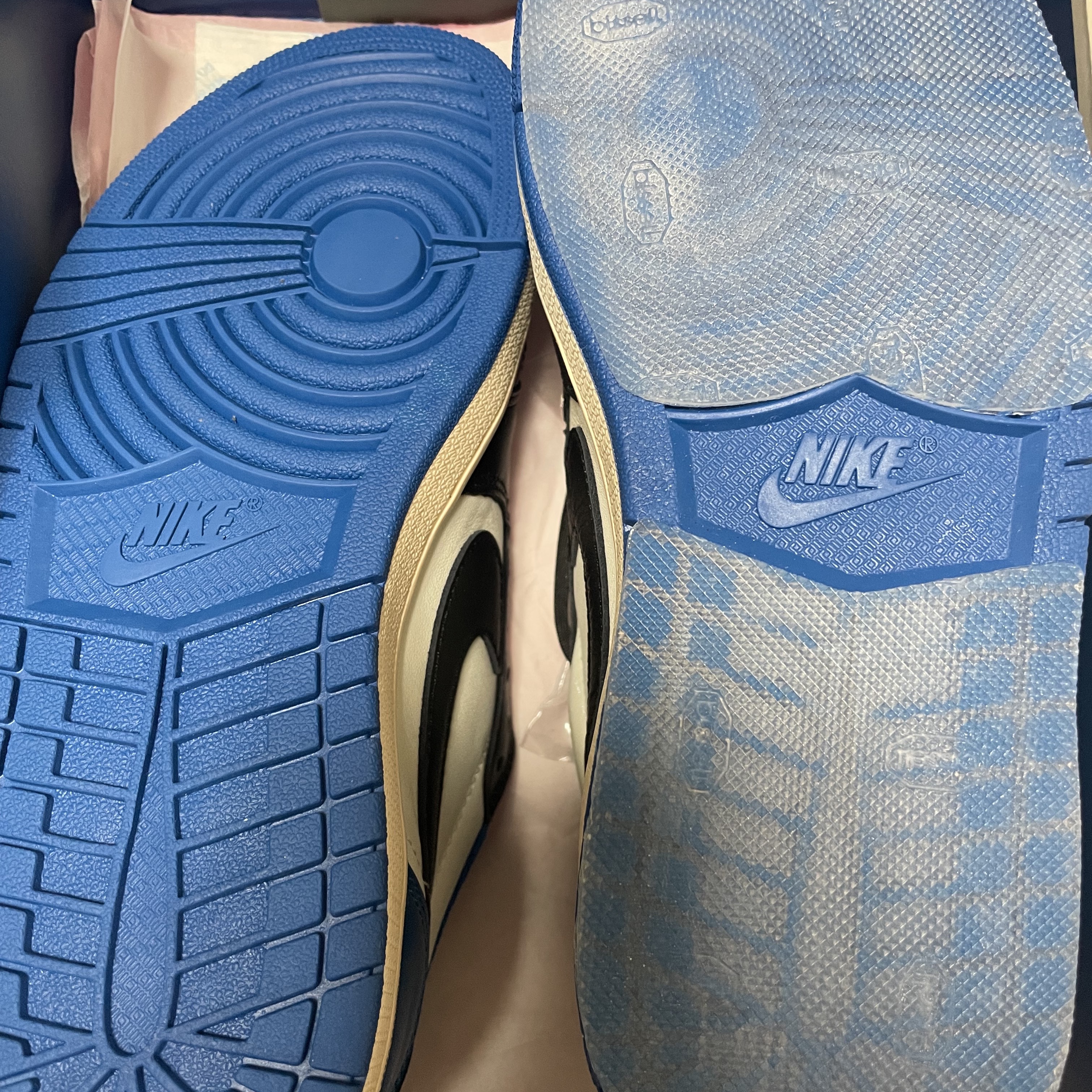 Jordan 1 x Travis Scott x Fragment Retro Low OG SP Military Blue 착용 스타일 - 4