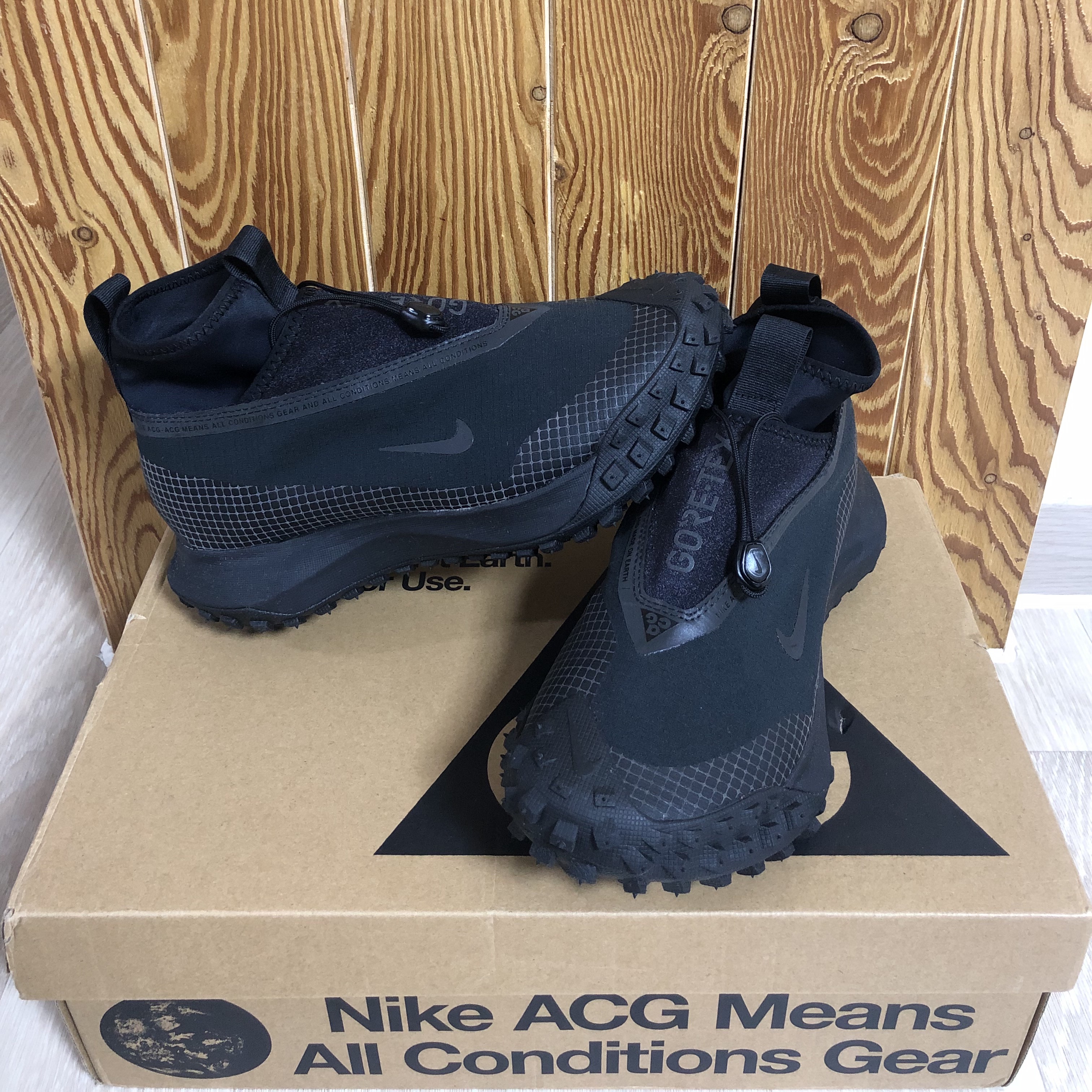 Nike ACG Mountain Fly Gore-Tex Black and Dark Grey 착용 스타일 - 1