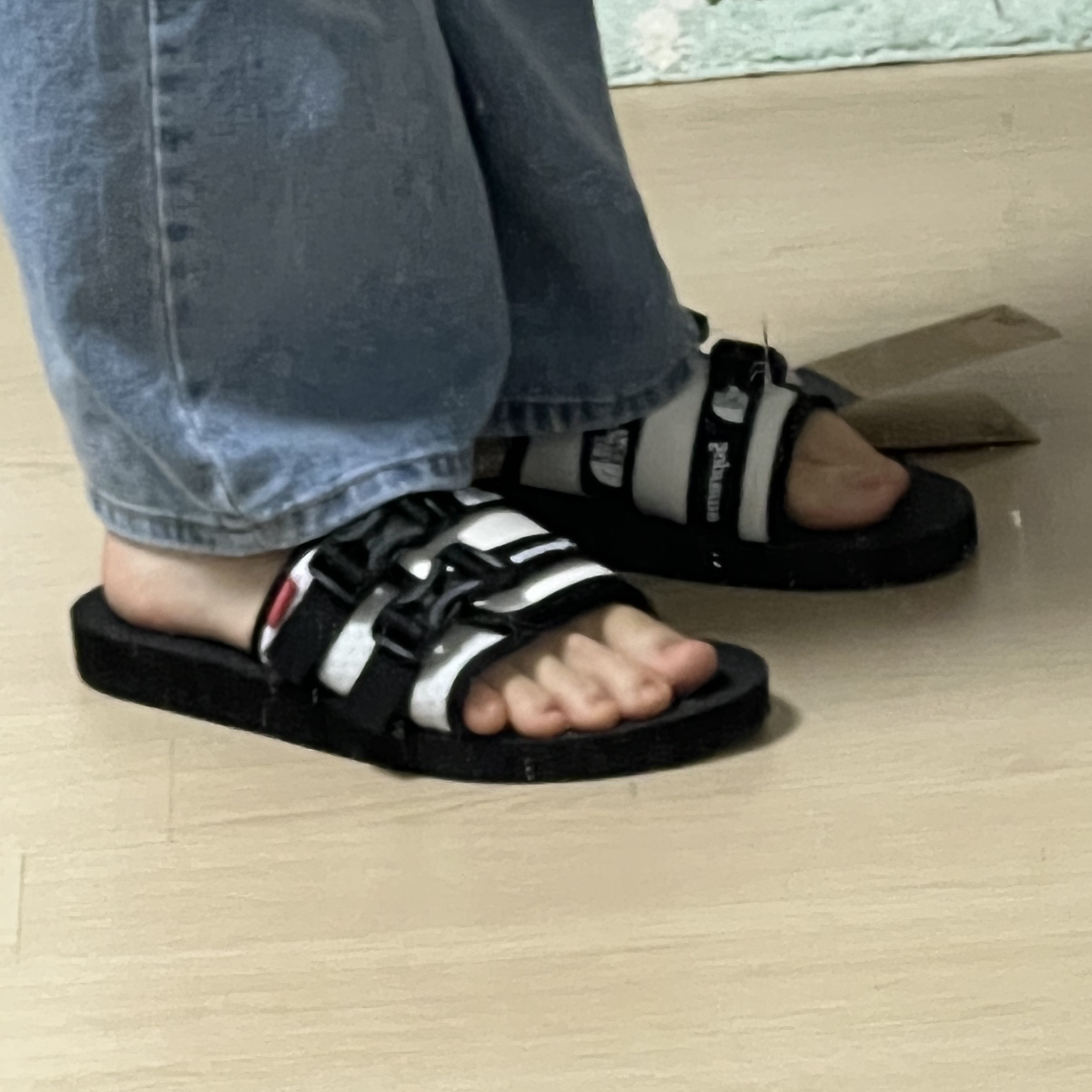 Supreme x The North Face Trekking Sandal Stone - 22SS 착용 스타일 - 2