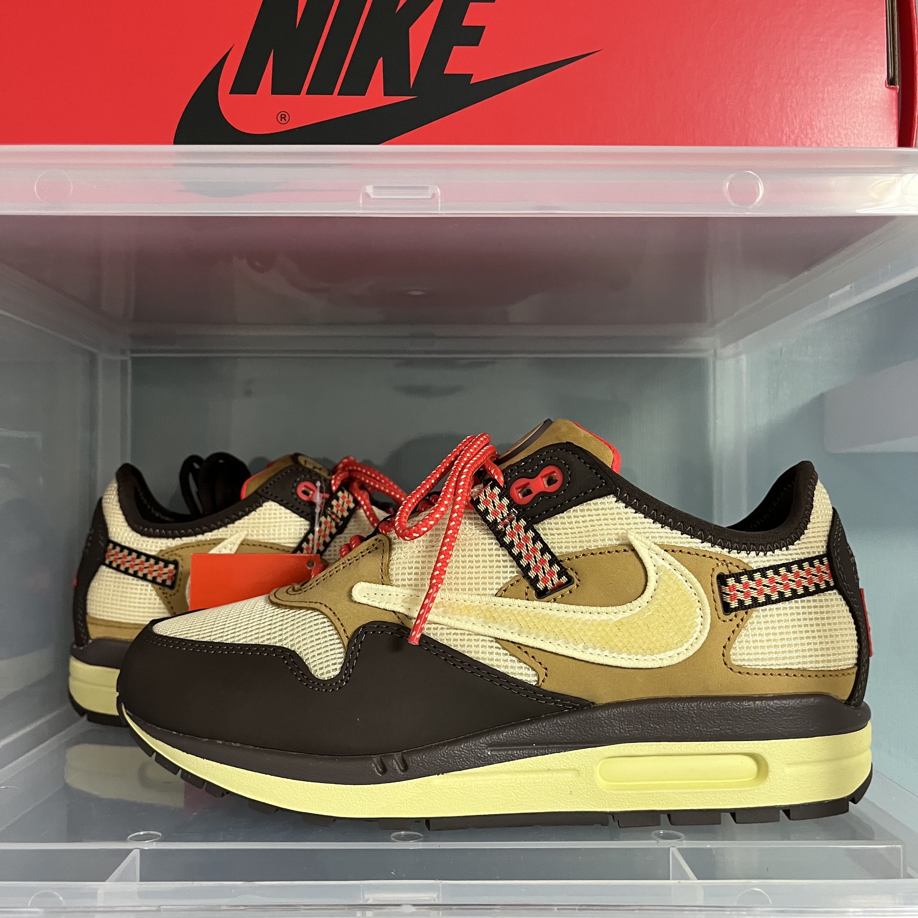 Nike x Travis Scott Air Max 1 Cact.us Brown 착용 스타일 - 1