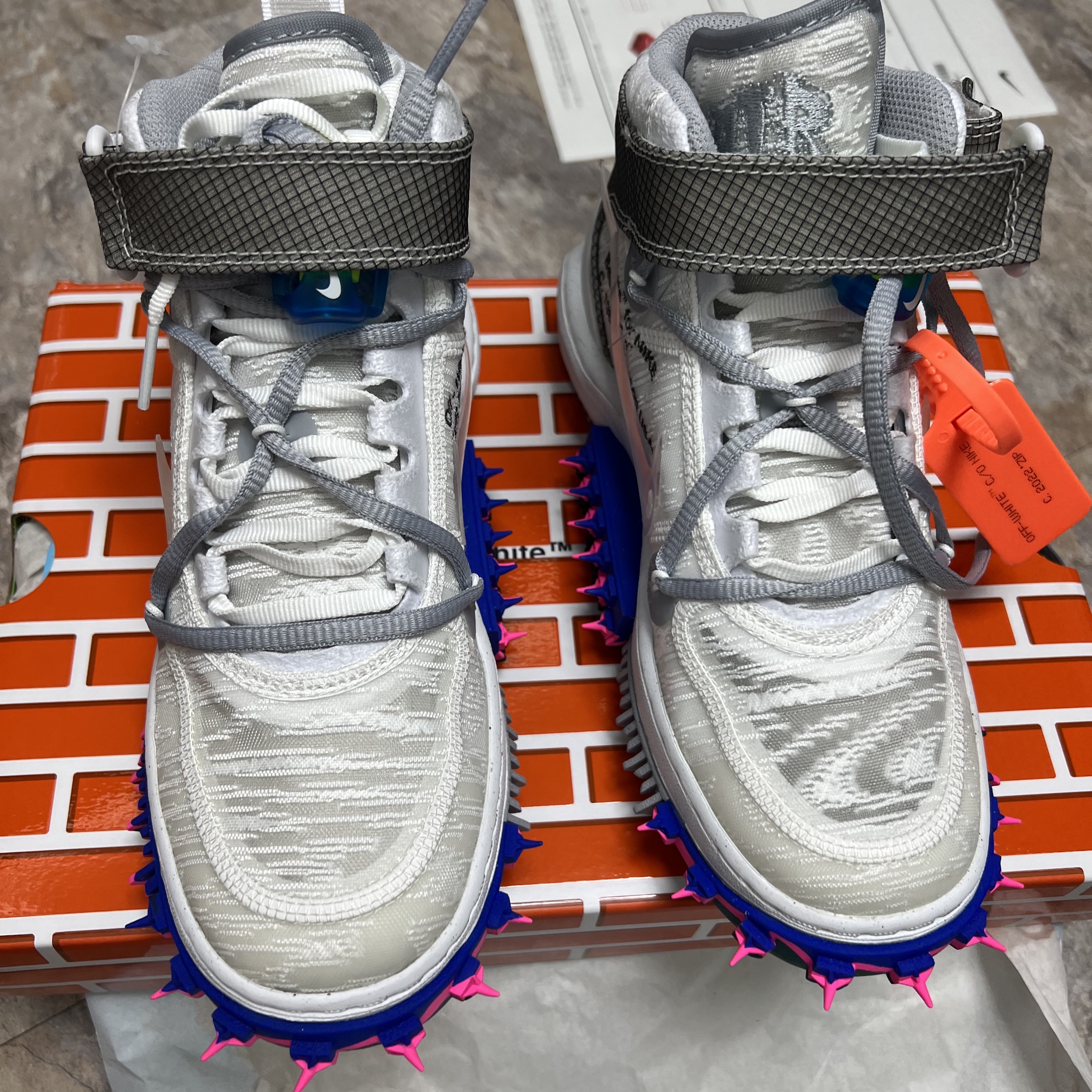 Nike x Off-White Air Force 1 Mid SP White 착용 스타일 - 4