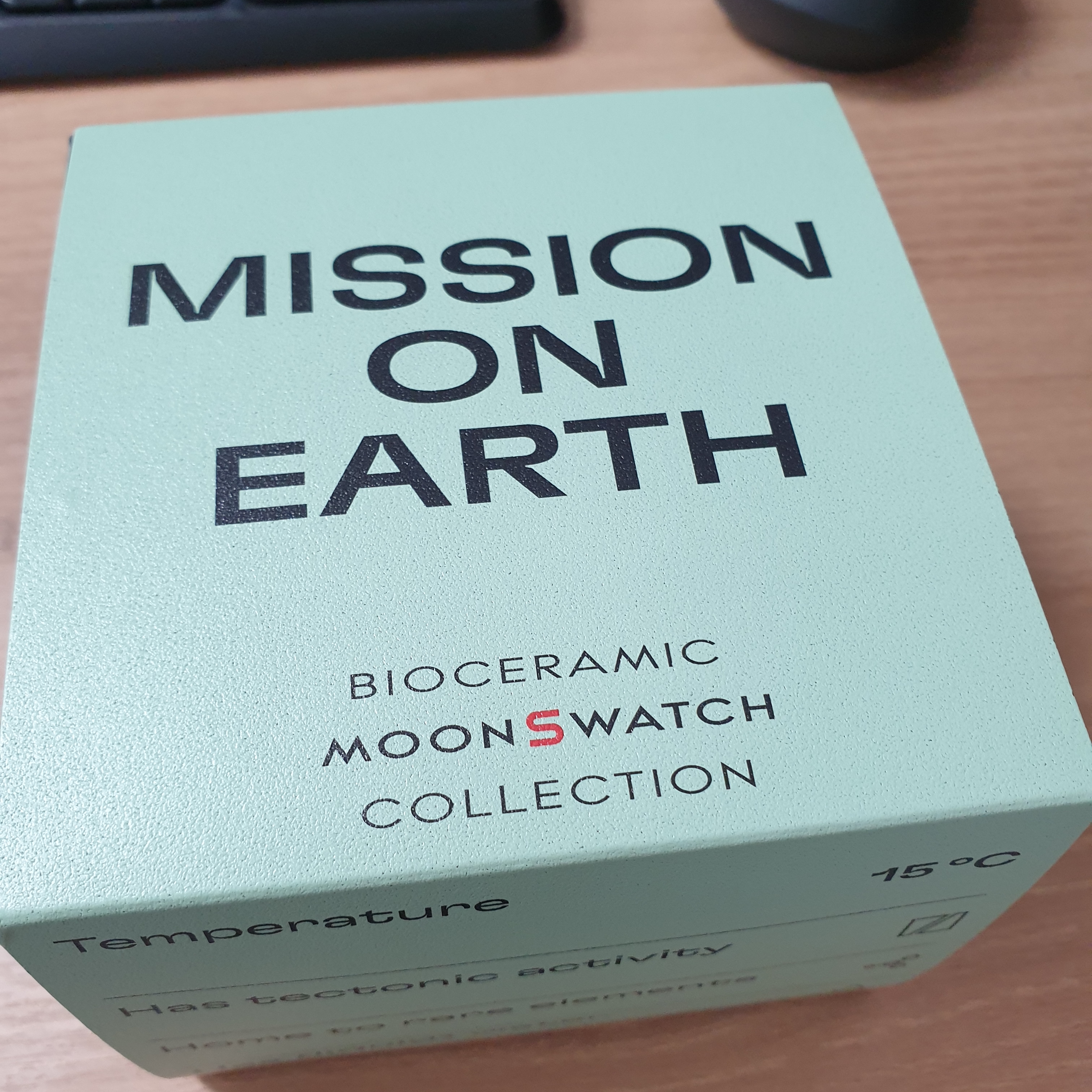 Swatch x Omega Bioceramic MoonSwatch Mission On Earth 착용 스타일 - 1